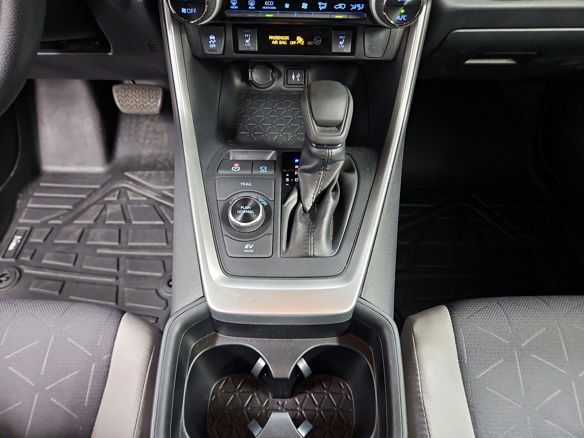 Thumbnail: 2019 Toyota RAV4 - 17
