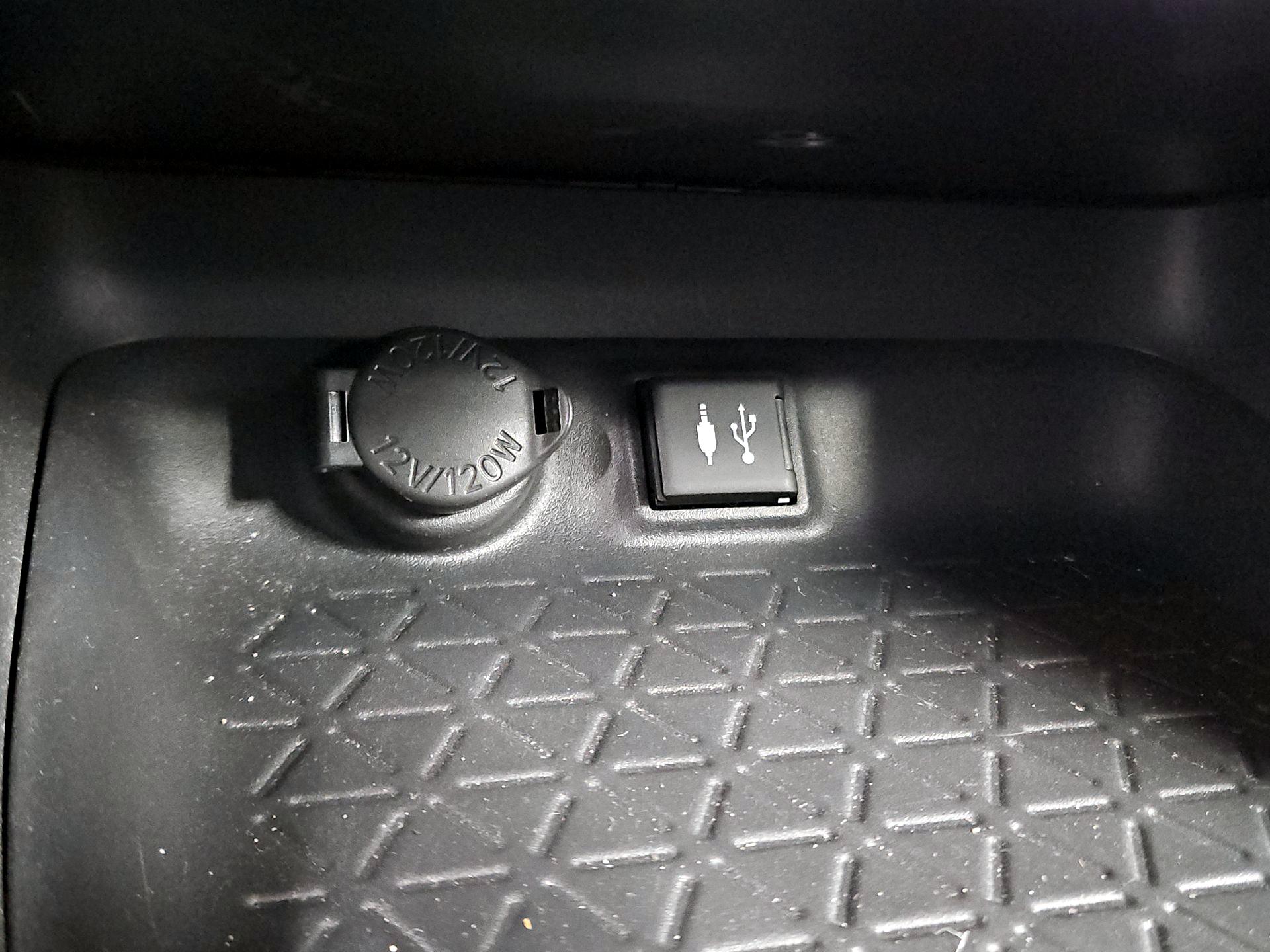 Thumbnail: 2019 Toyota RAV4 - 18