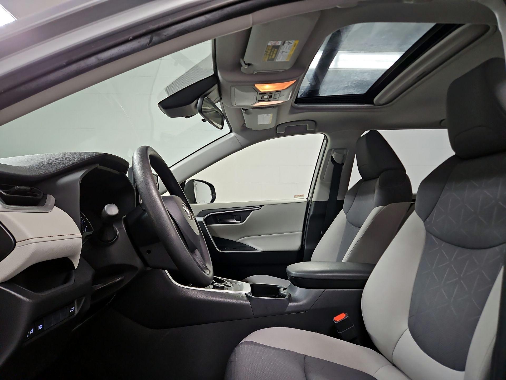 Thumbnail: 2019 Toyota RAV4 - 19