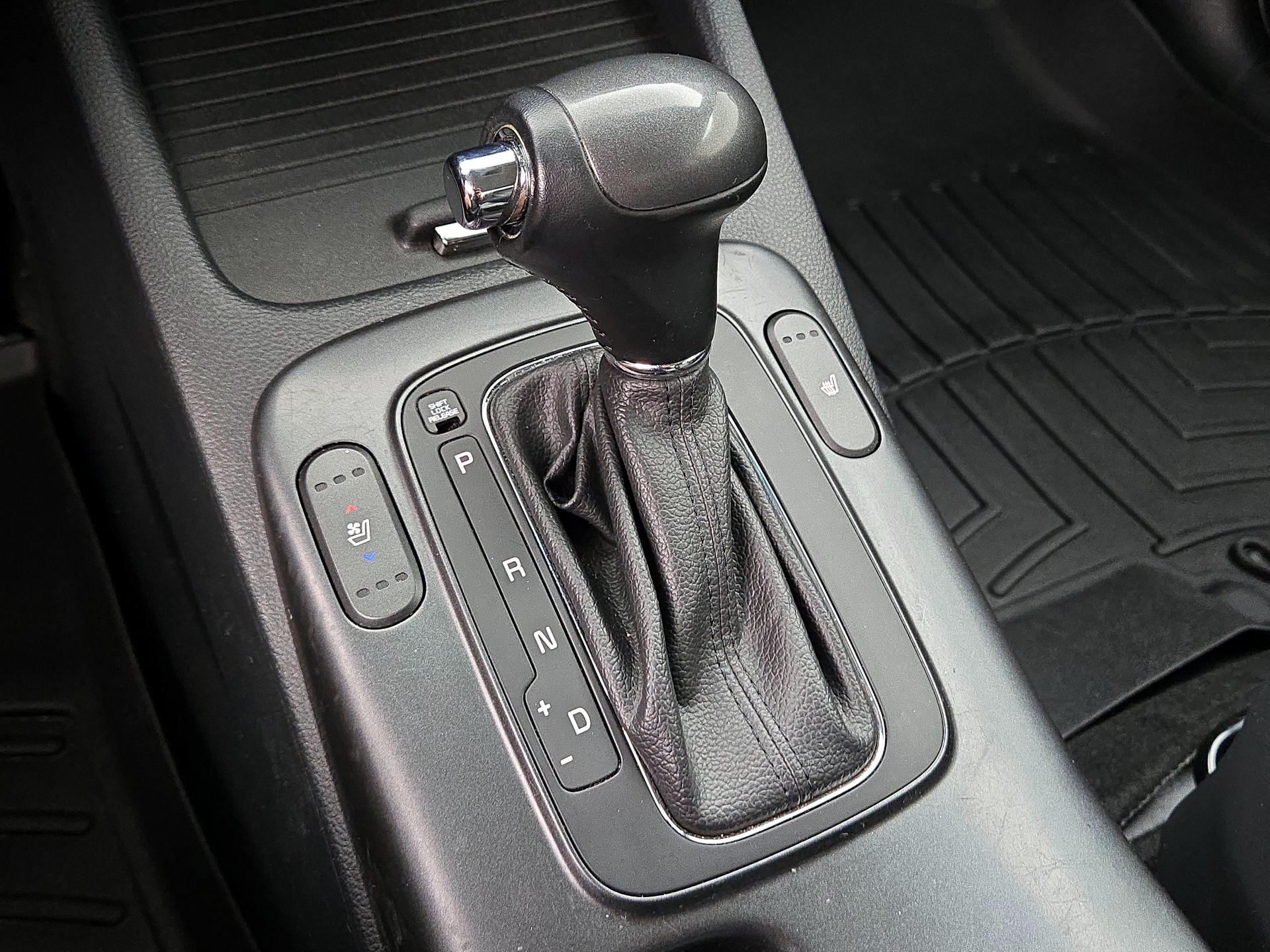 Thumbnail: 2016 Kia Forte - 18