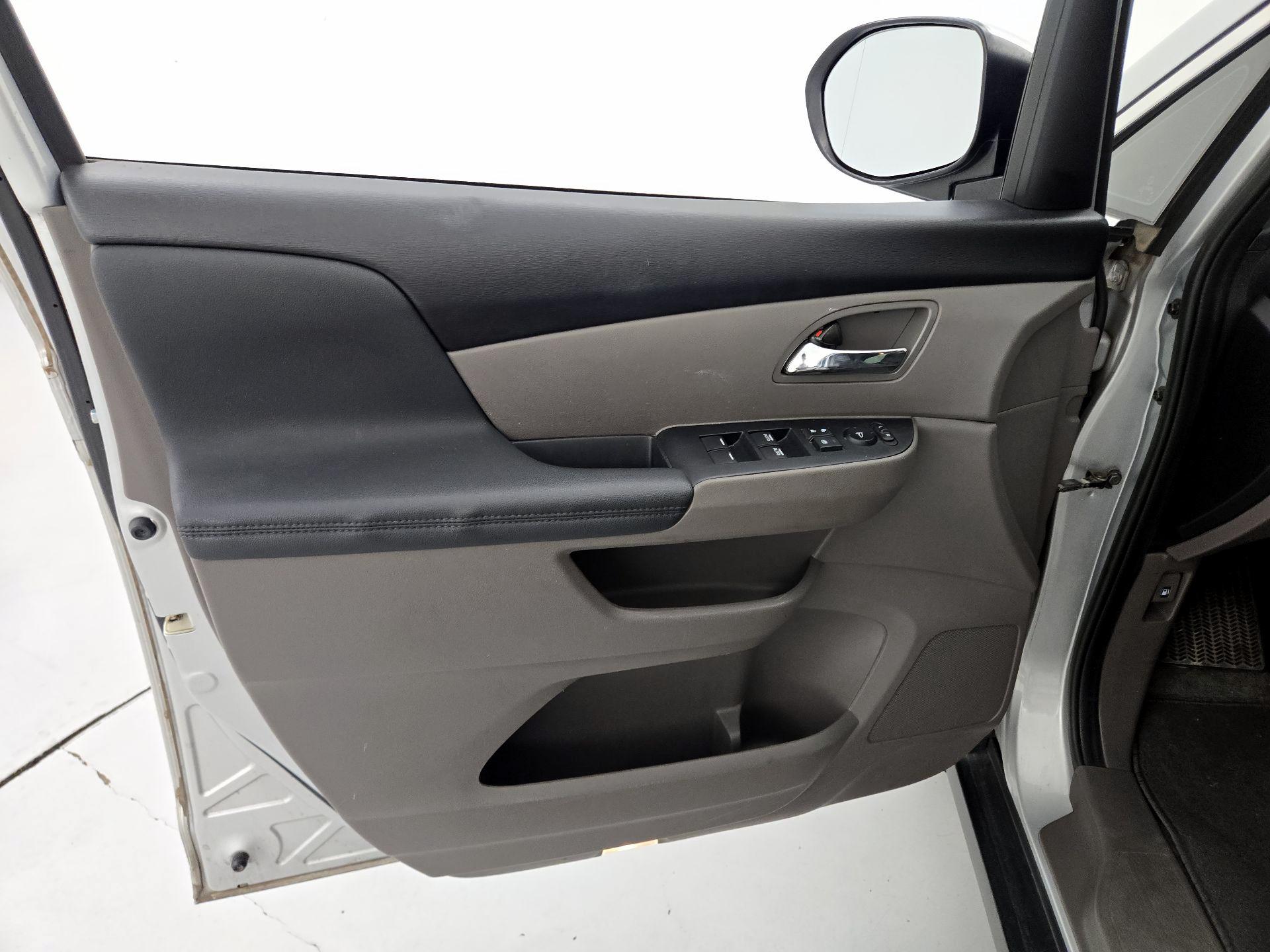 Thumbnail: 2015 Honda Odyssey - 12