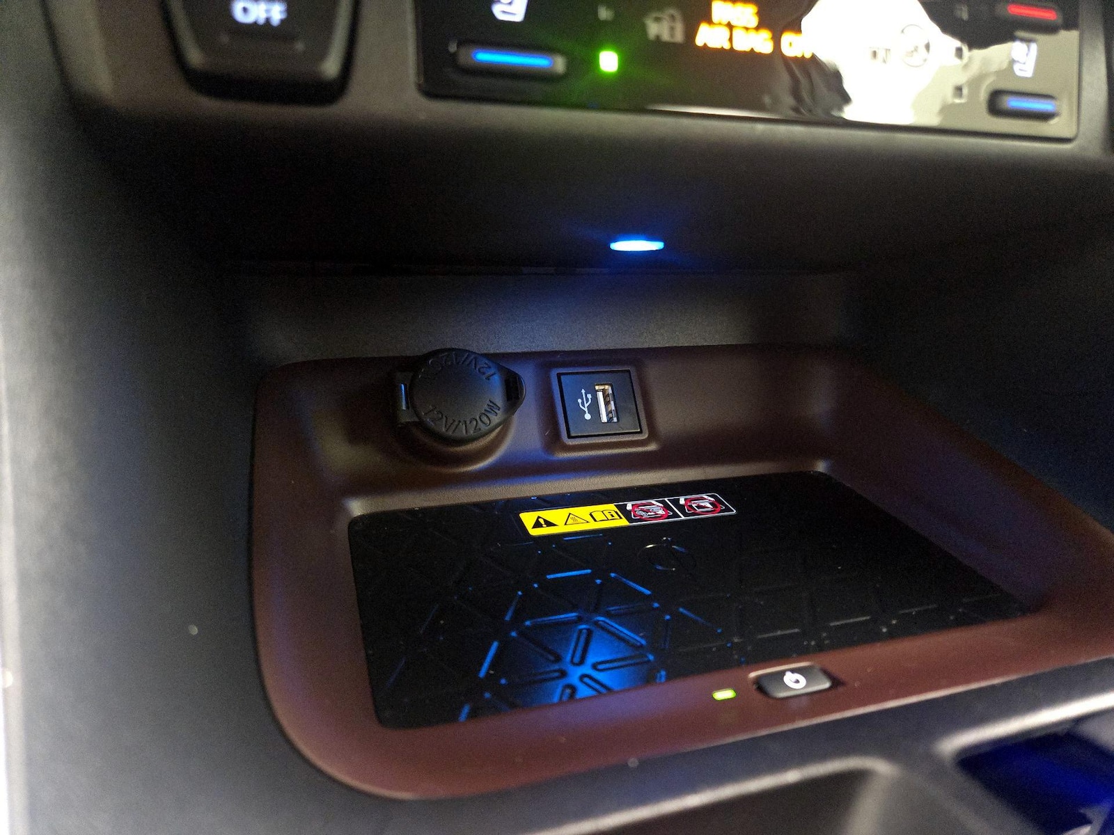2025 Toyota RAV4 Limited - Photo 19