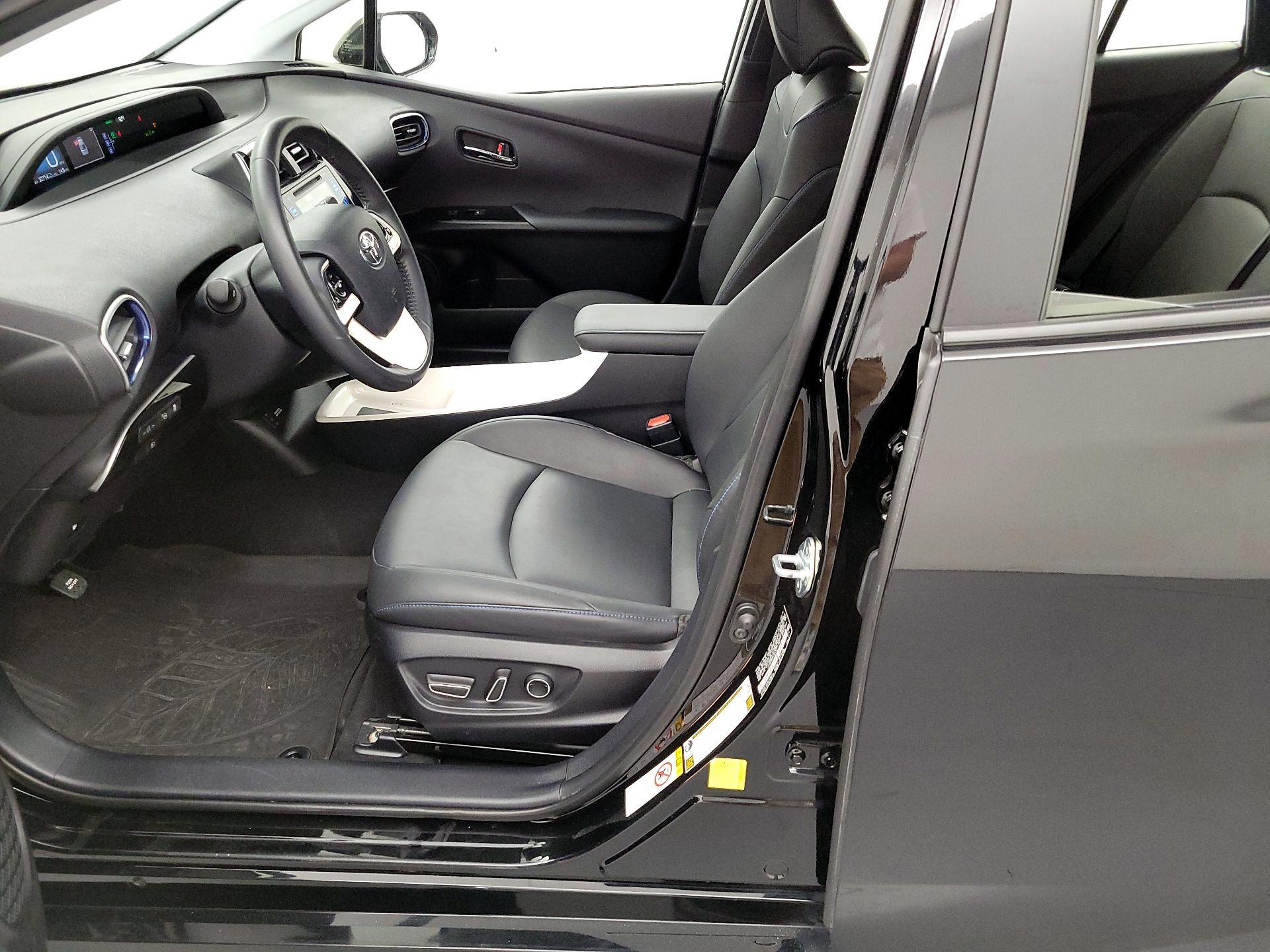 Thumbnail: 2016 Toyota Prius - 11
