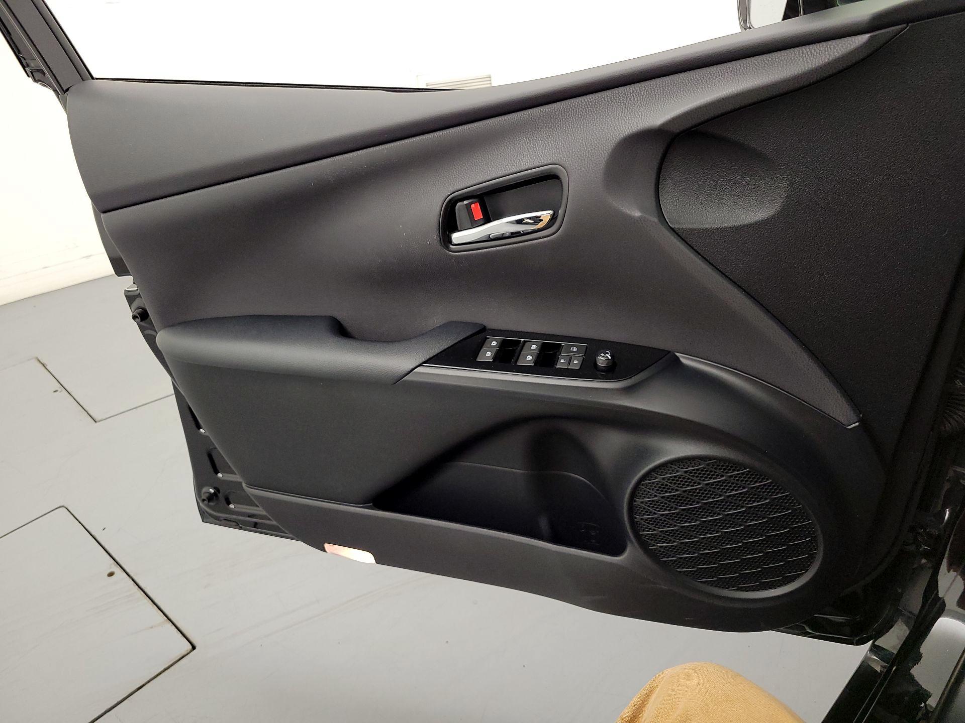 Thumbnail: 2016 Toyota Prius - 12