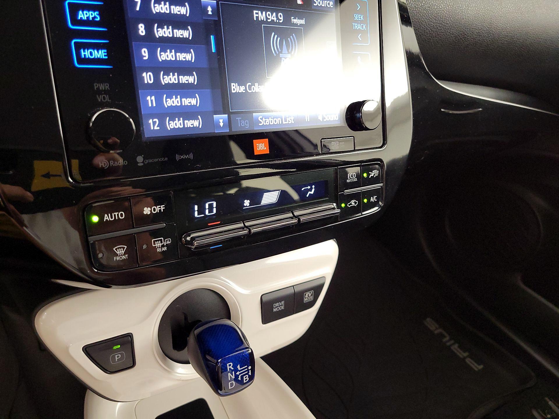 Thumbnail: 2016 Toyota Prius - 16