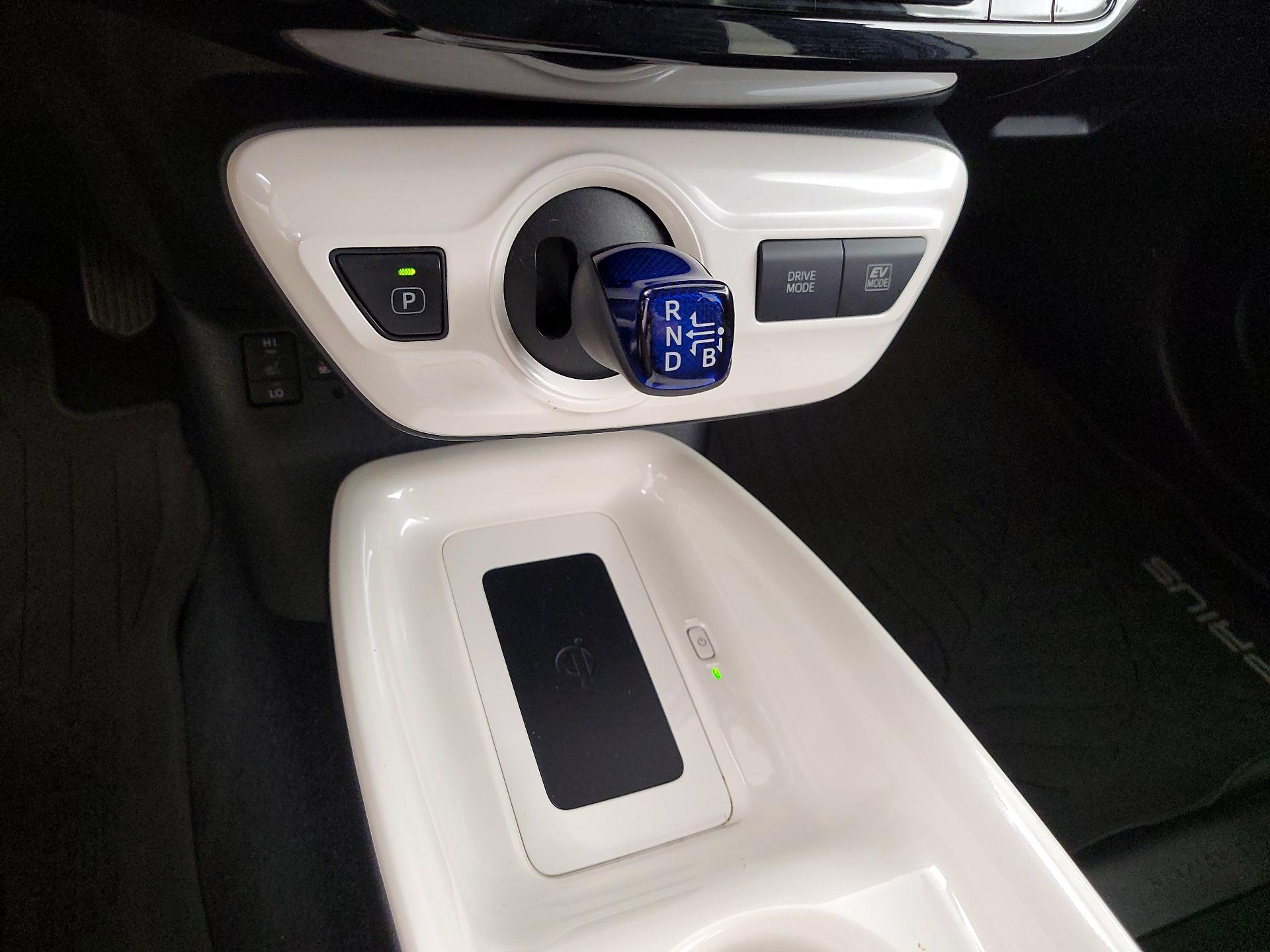 Thumbnail: 2016 Toyota Prius - 17