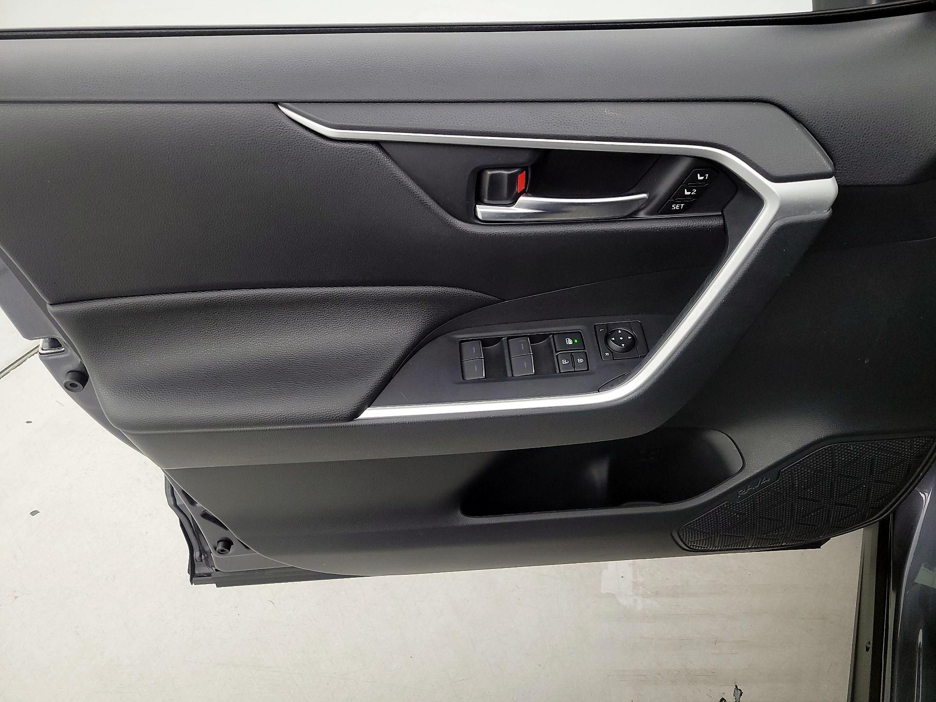 Thumbnail: 2025 Toyota RAV4 - 12