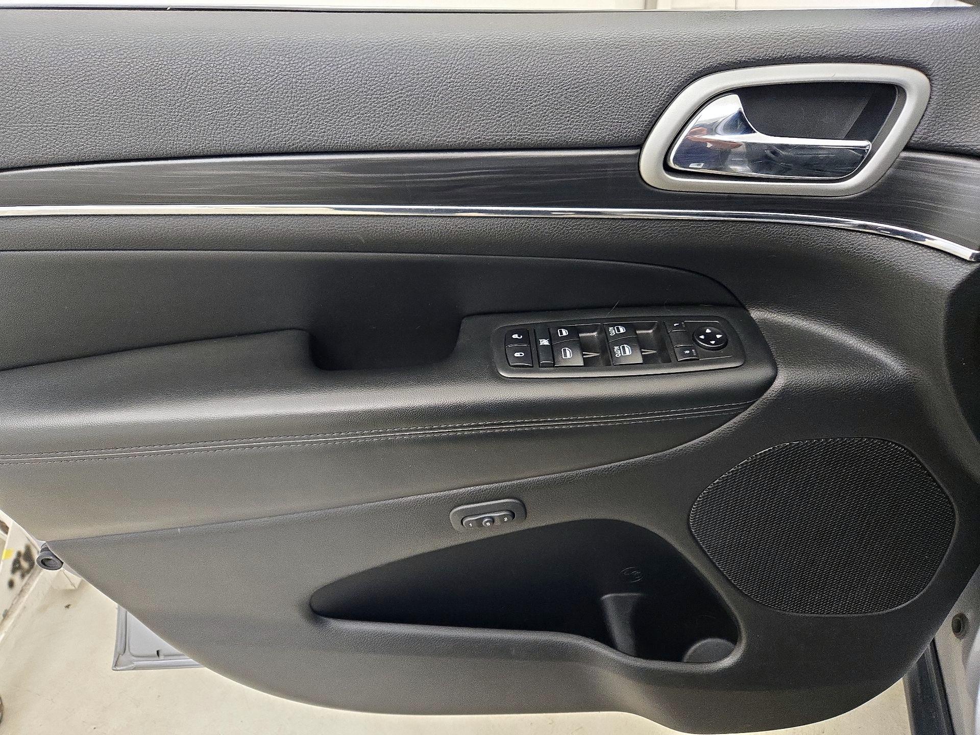 Thumbnail: 2019 Jeep Grand Cherokee - 12