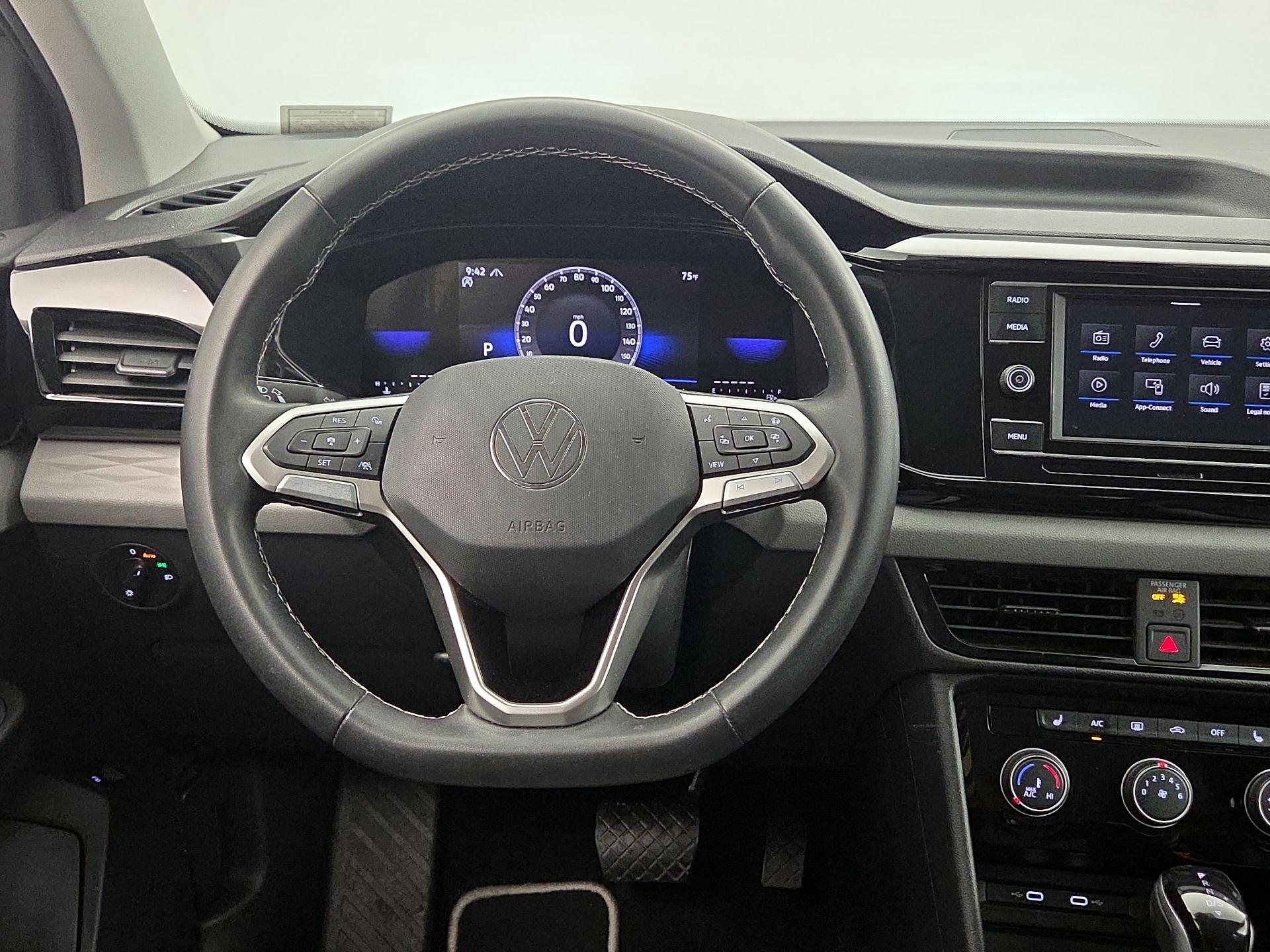 Thumbnail: 2023 Volkswagen Taos - 10