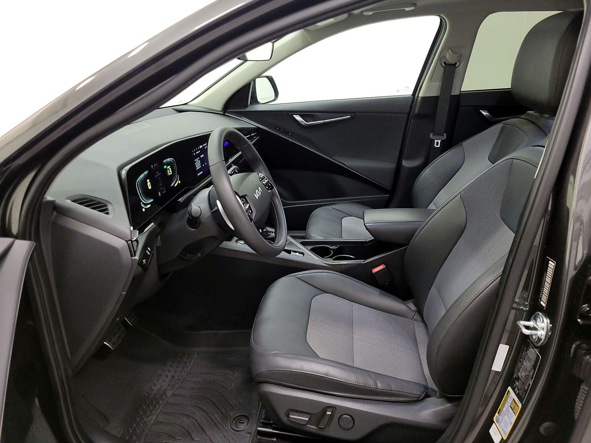 Thumbnail: 2023 Kia Niro - 9