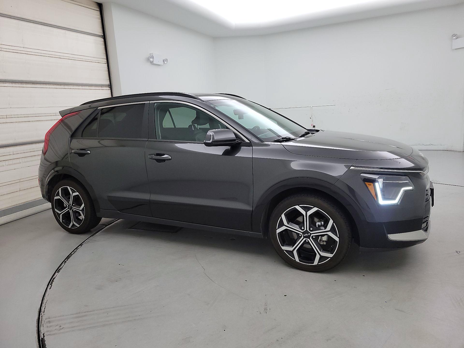 Thumbnail: 2023 Kia Niro - 4