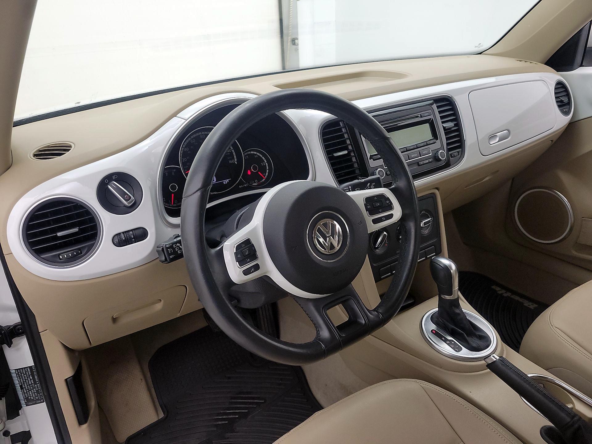 Thumbnail: 2014 Volkswagen Beetle - 9