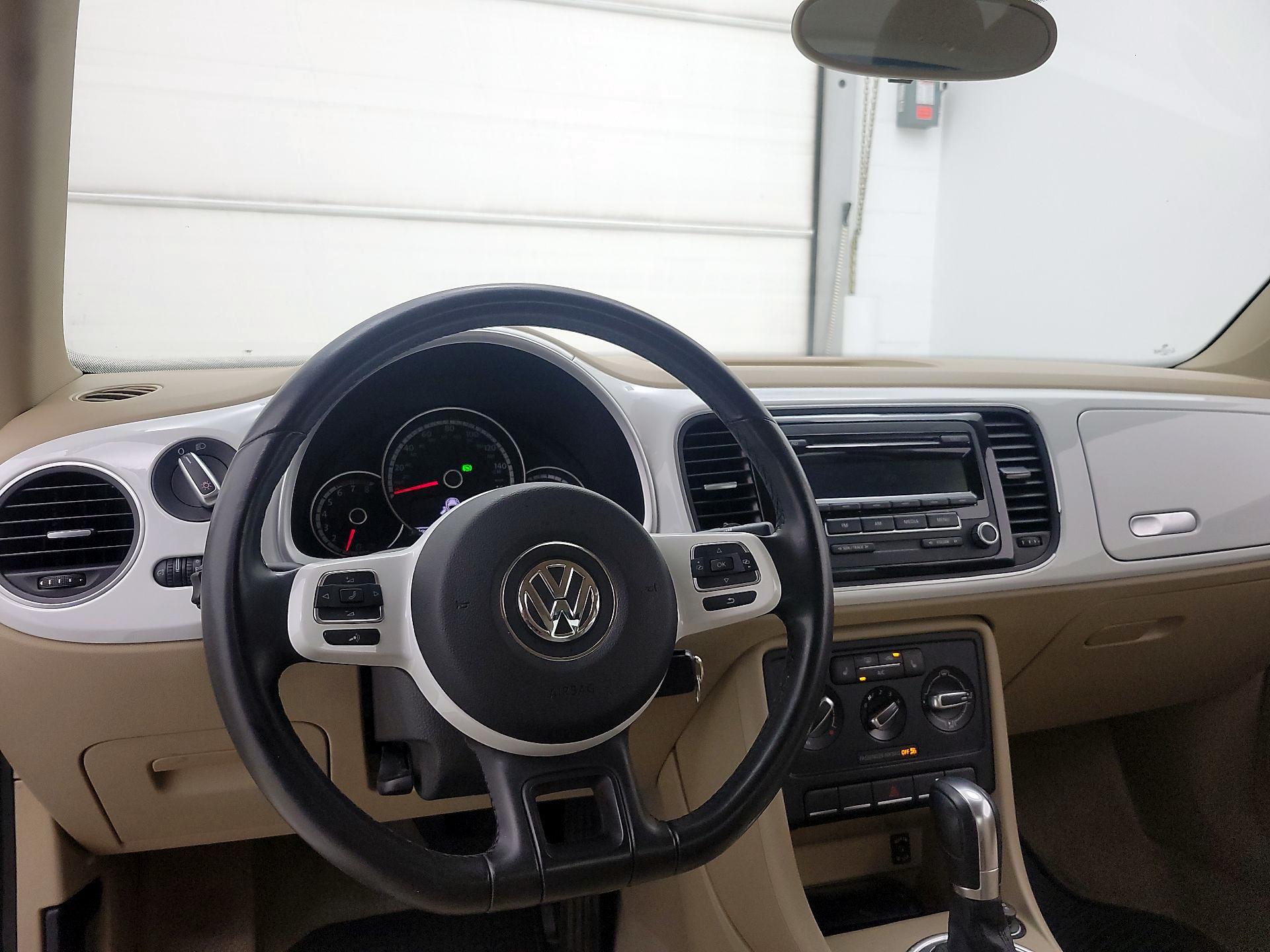 Thumbnail: 2014 Volkswagen Beetle - 10