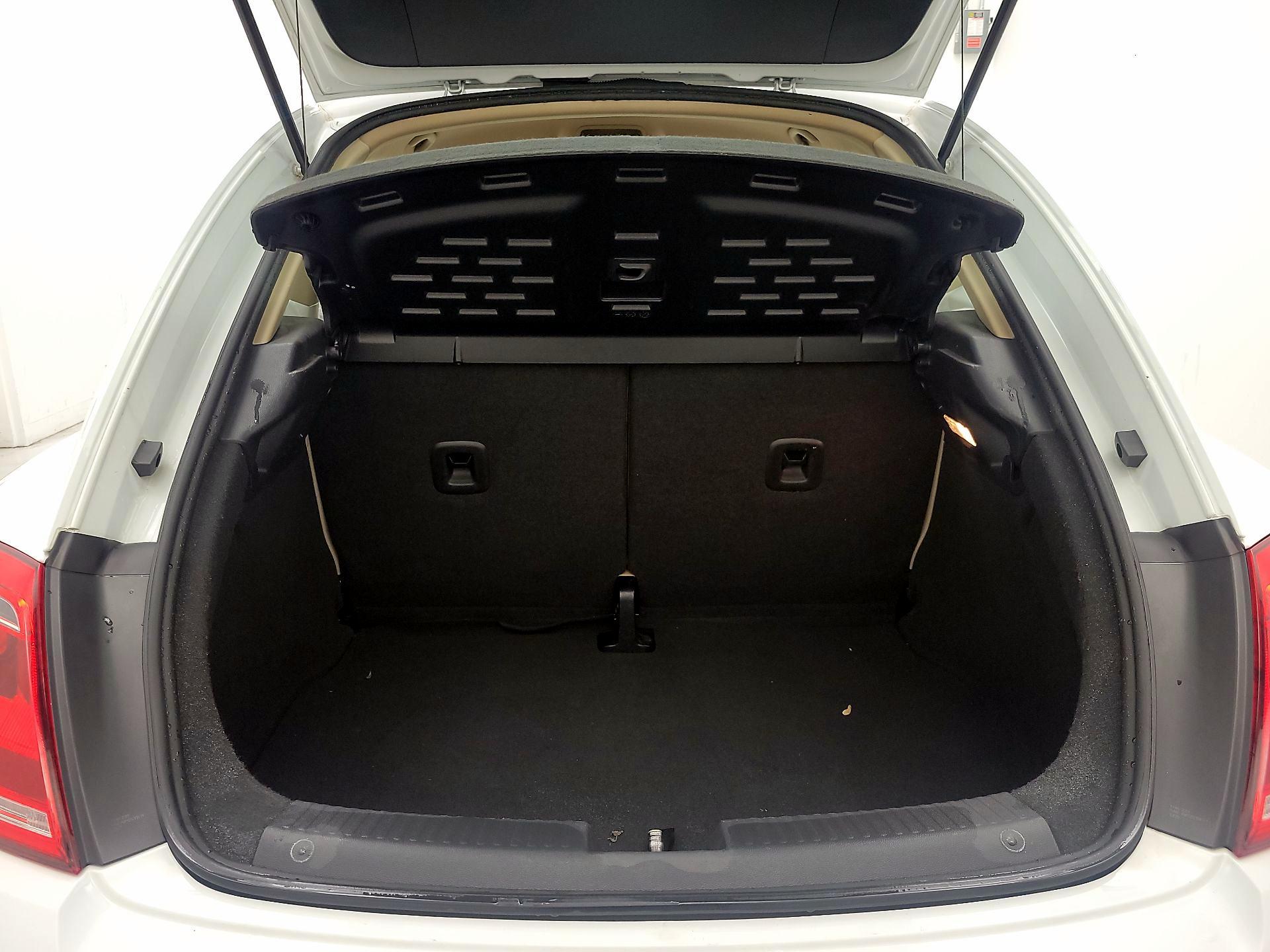 Thumbnail: 2014 Volkswagen Beetle - 16