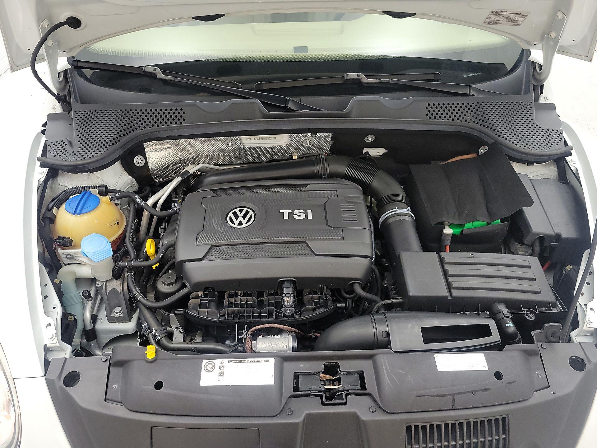 Thumbnail: 2014 Volkswagen Beetle - 17