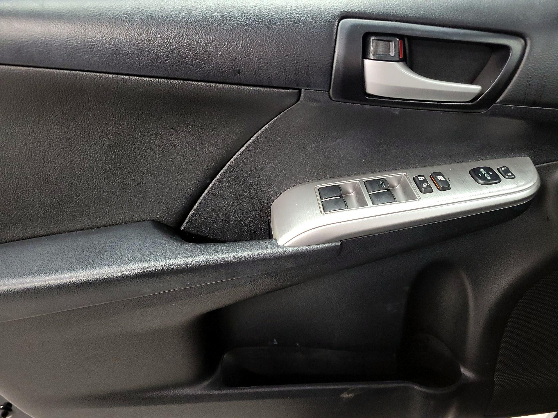 Thumbnail: 2014 Toyota Camry - 10