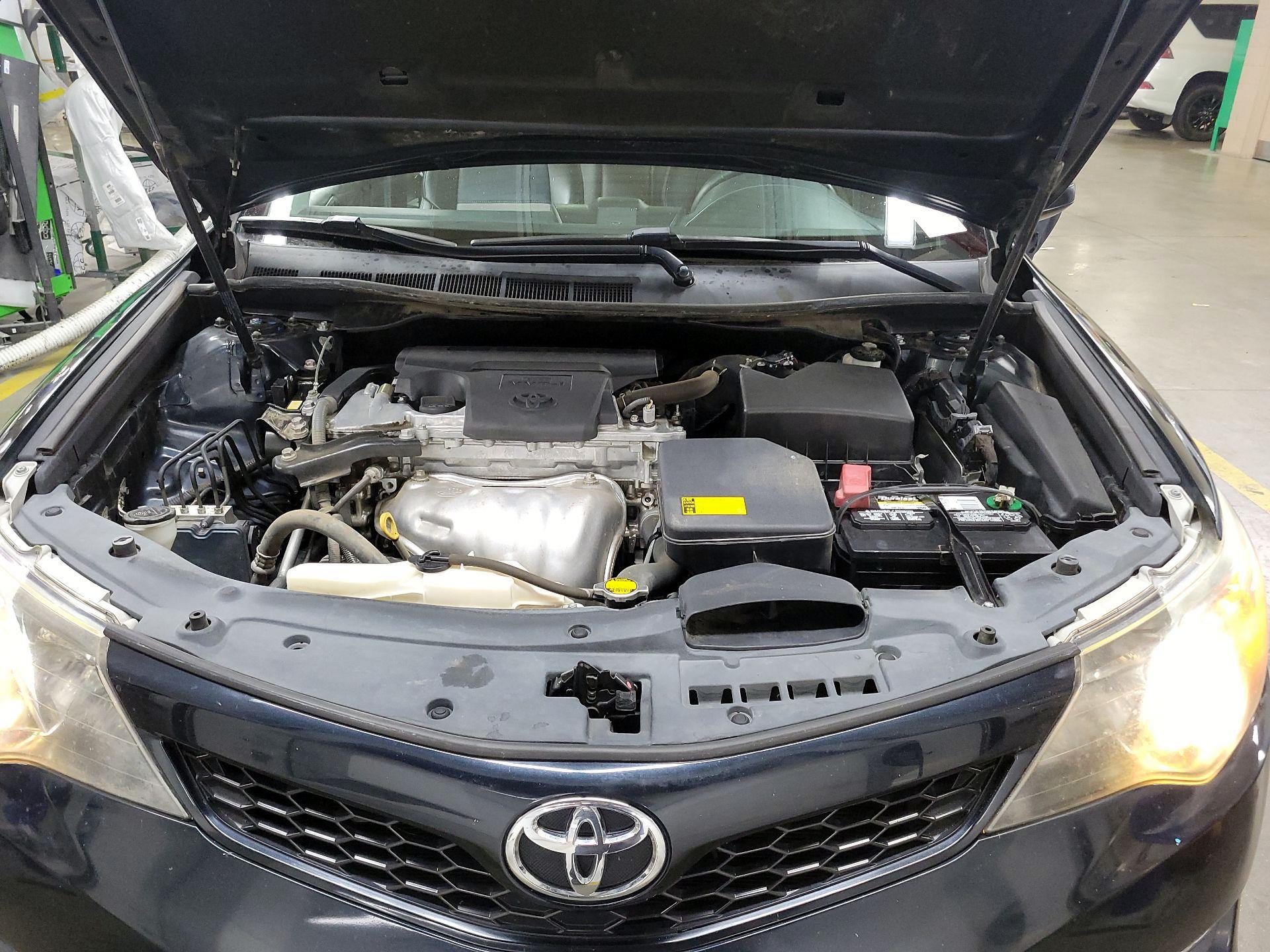 Thumbnail: 2014 Toyota Camry - 16