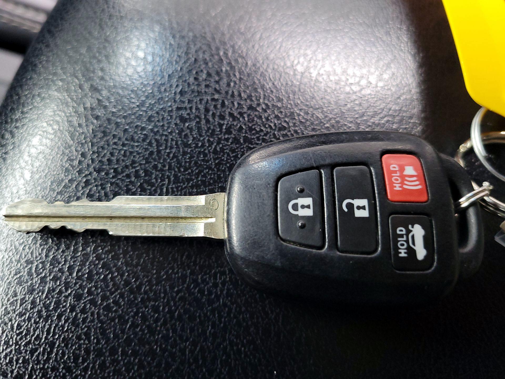 Thumbnail: 2014 Toyota Camry - 17