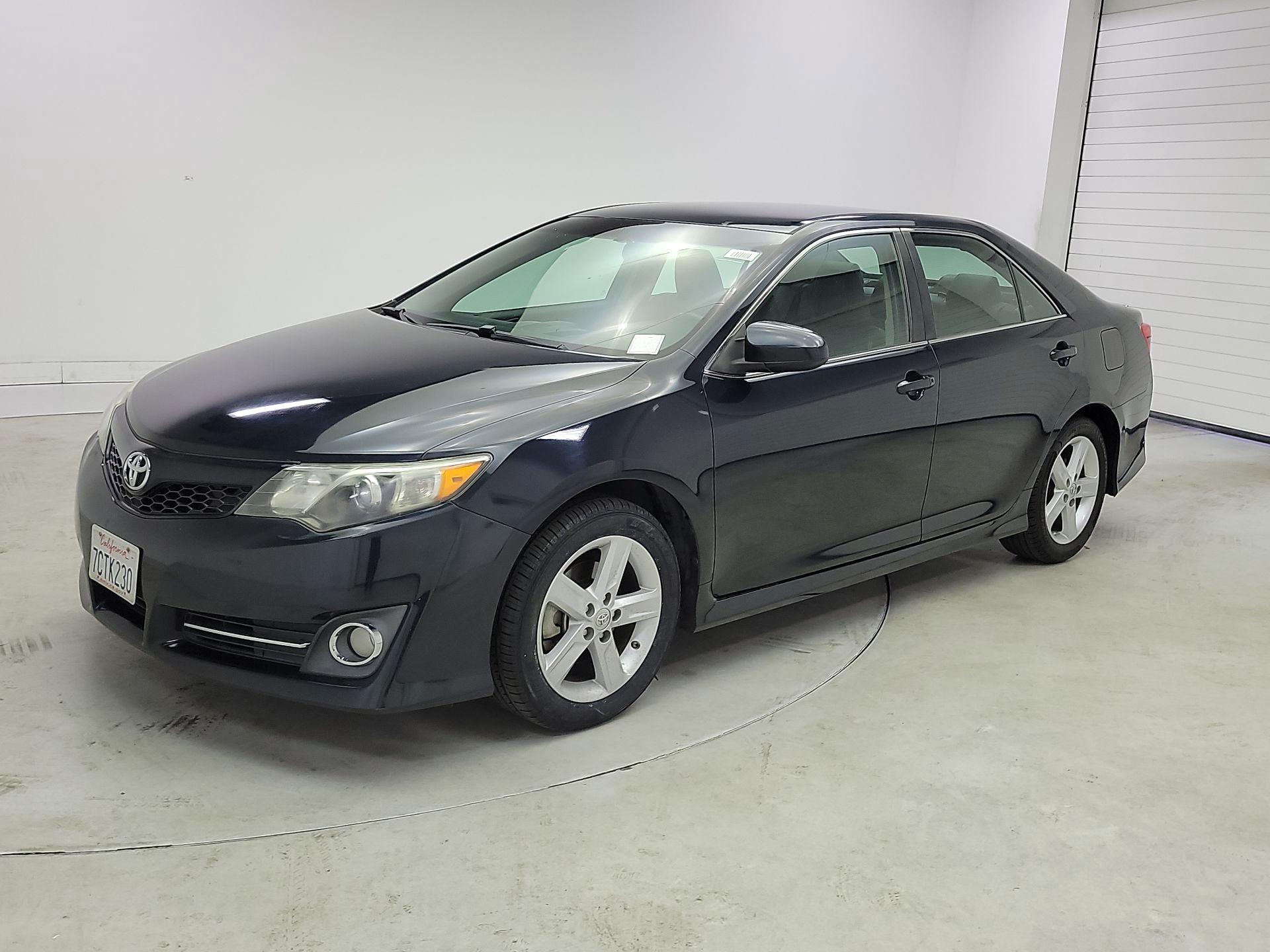 Thumbnail: 2014 Toyota Camry - 3
