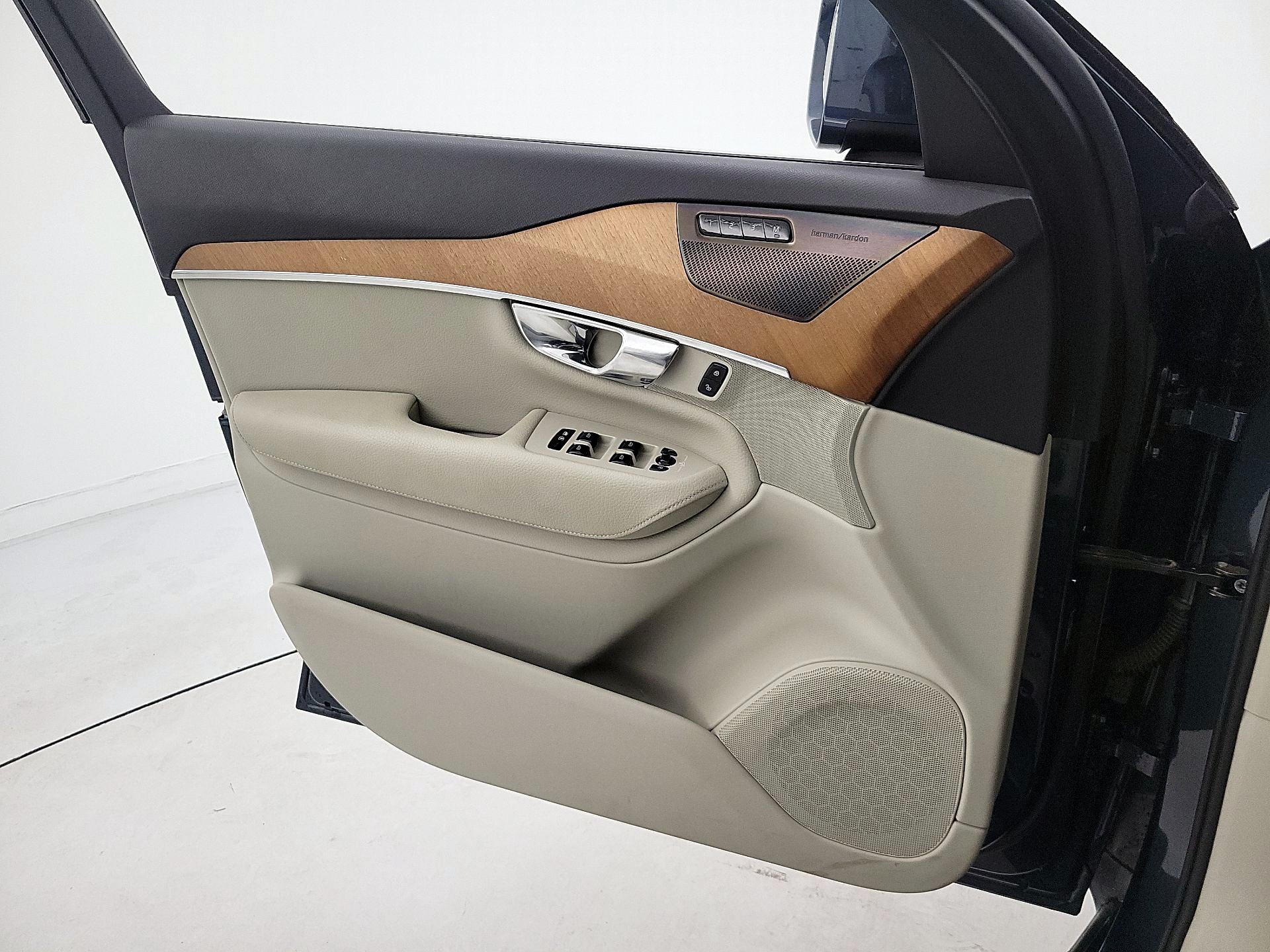 Thumbnail: 2021 Volvo XC90 - 12