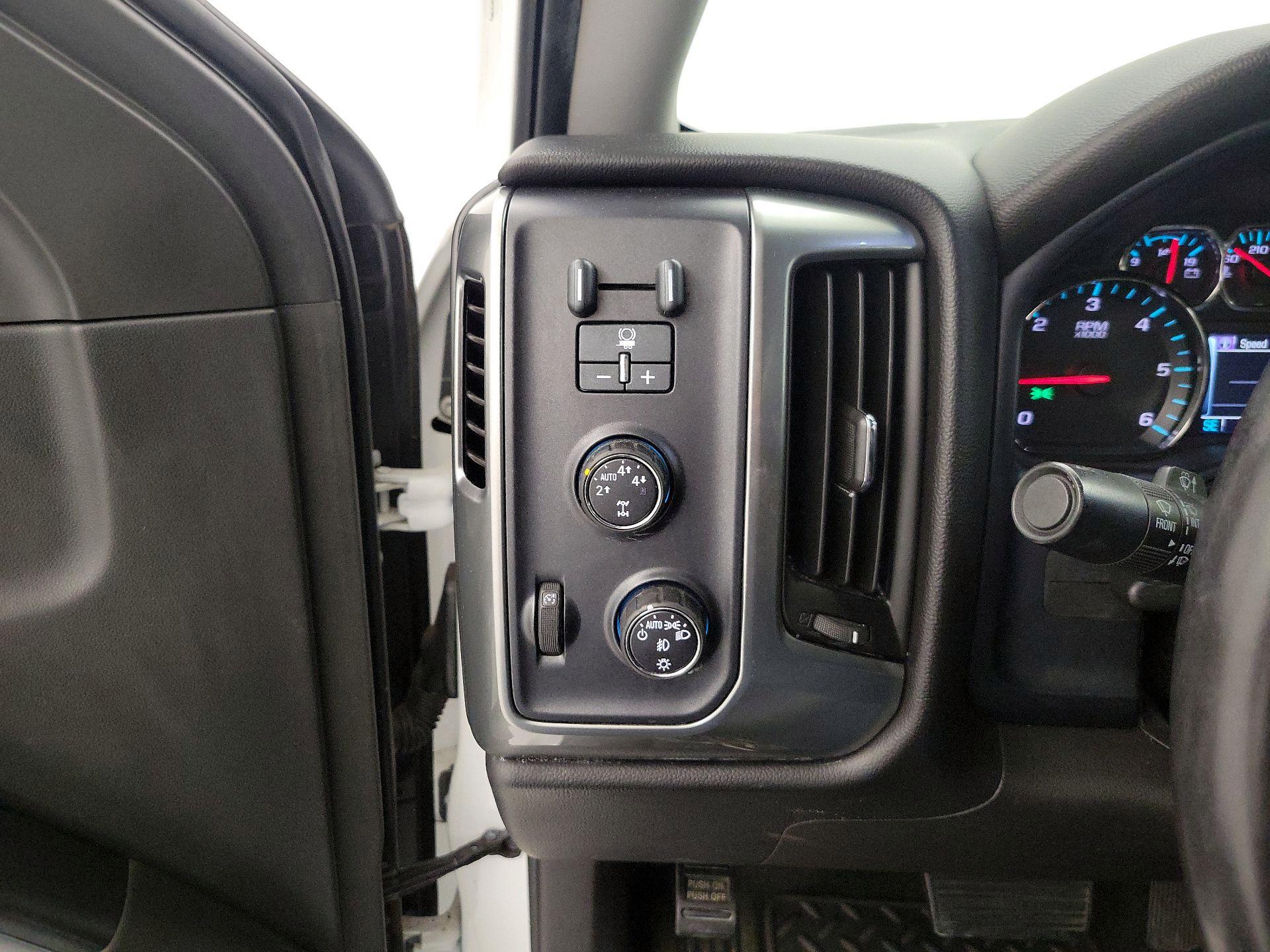 Thumbnail: 2015 Chevrolet Silverado 1500 - 13