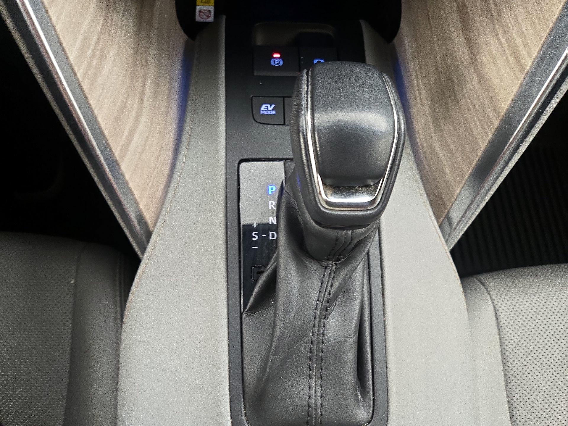 Thumbnail: 2021 Toyota Venza - 18