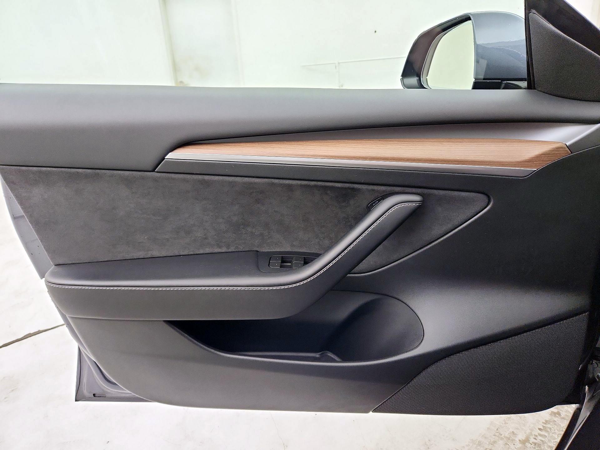 Thumbnail: 2023 Tesla Model 3 - 12