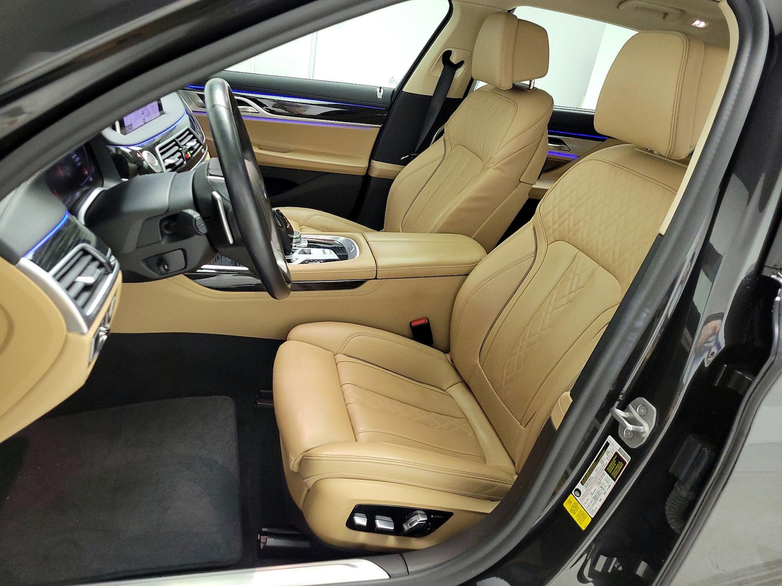 2022 BMW 7 Series 740i - Photo 12