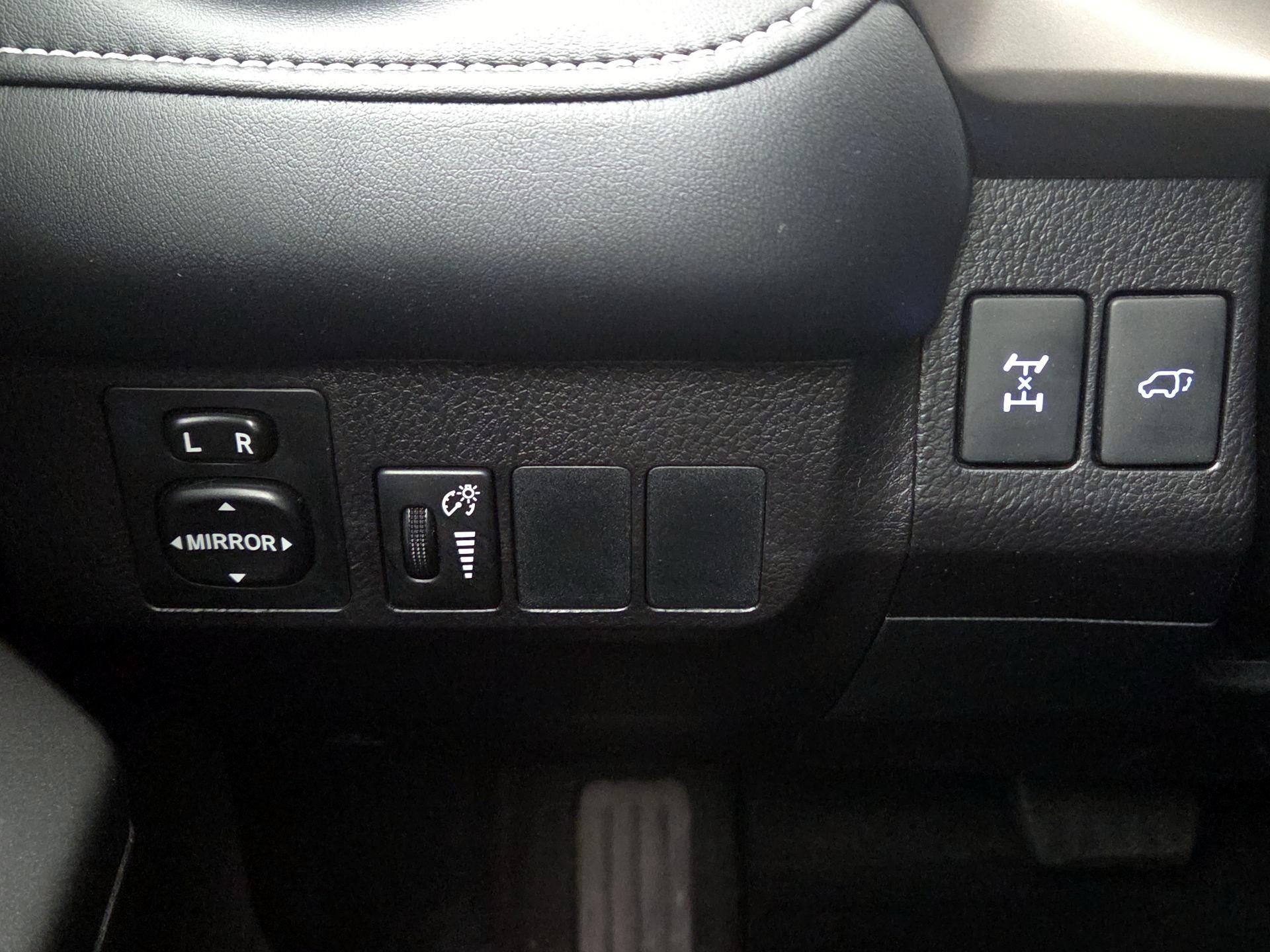 Thumbnail: 2016 Toyota RAV4 - 13