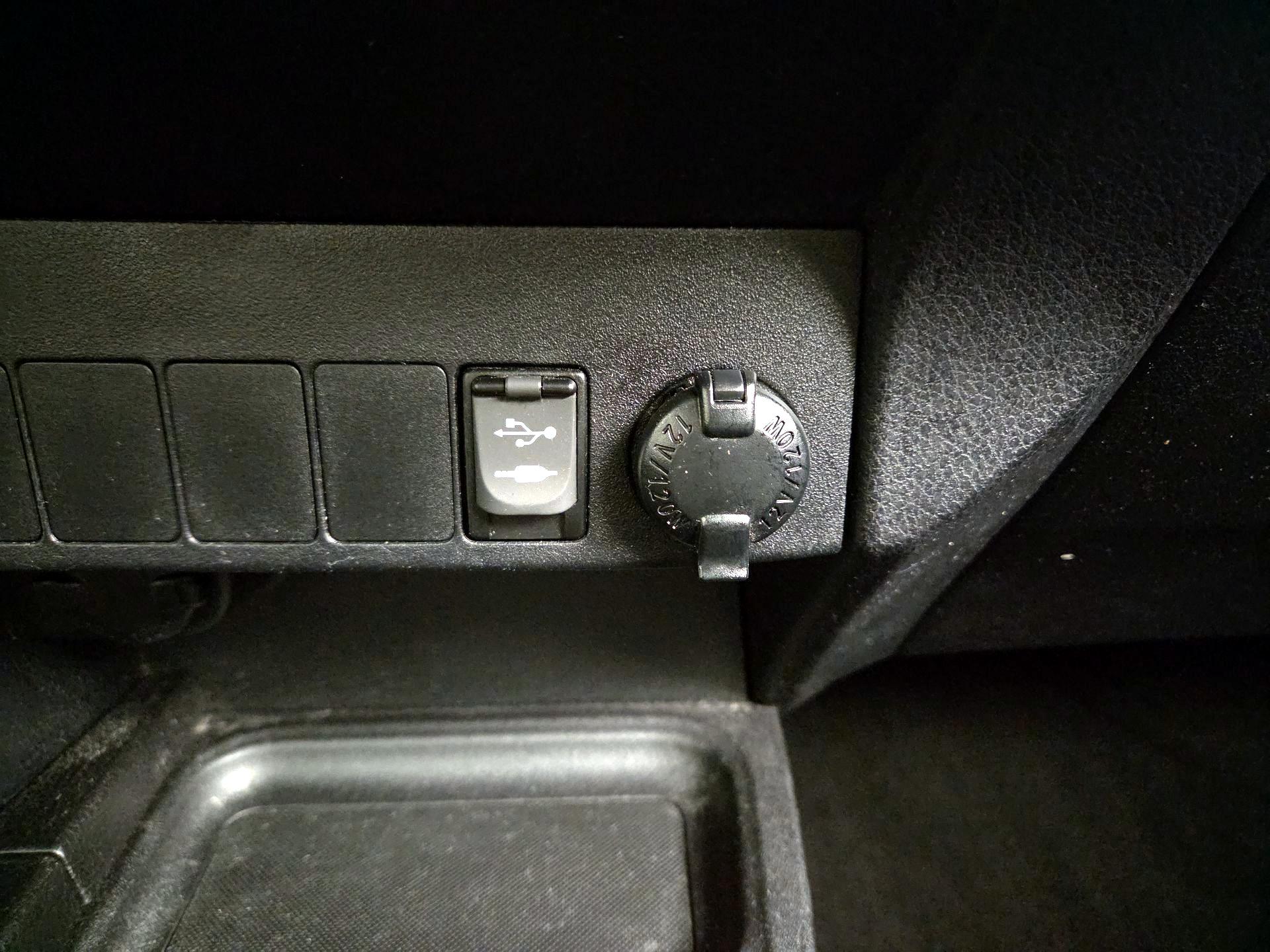 Thumbnail: 2016 Toyota RAV4 - 18