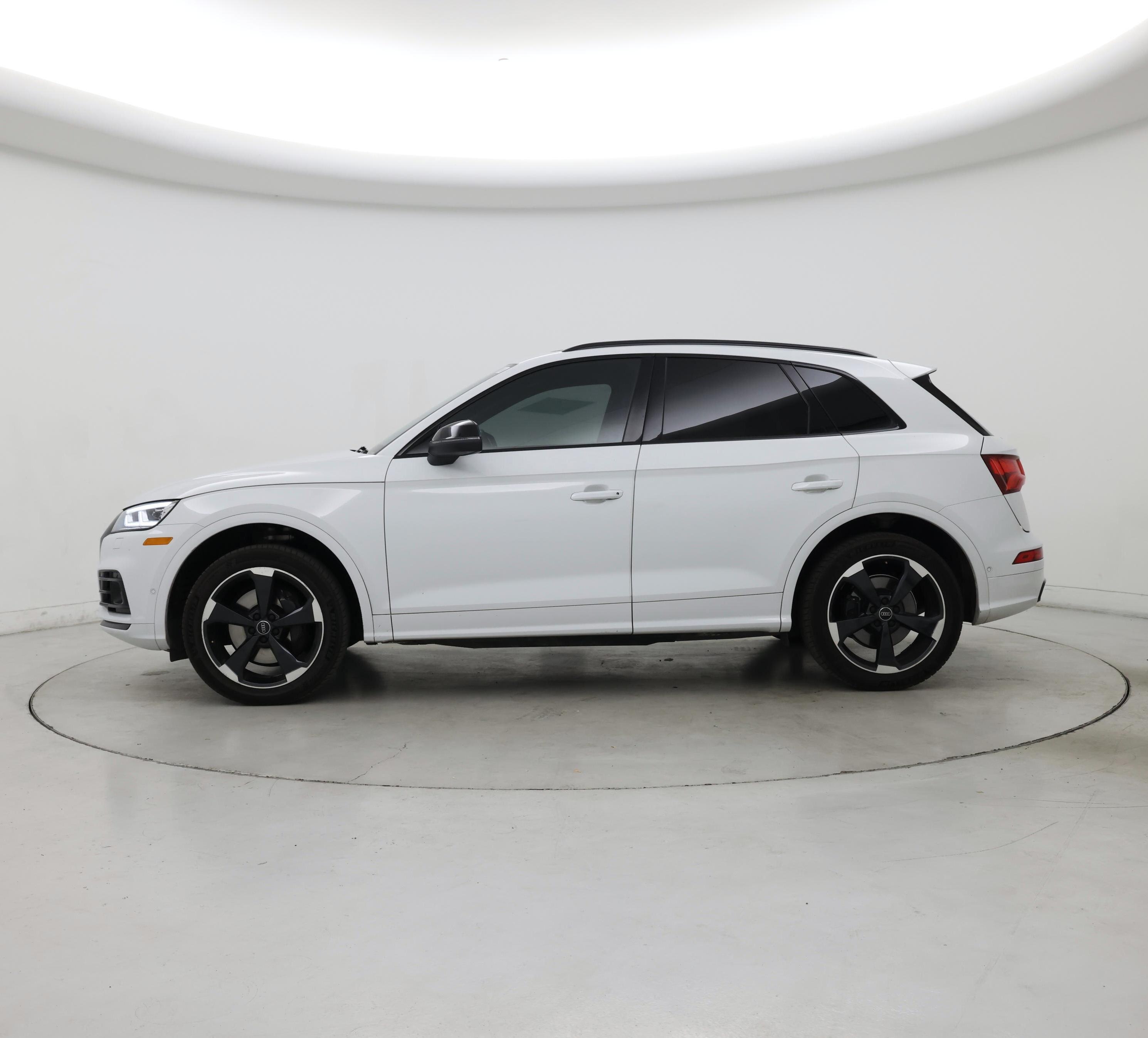 Thumbnail: 2019 Audi SQ5 - 3