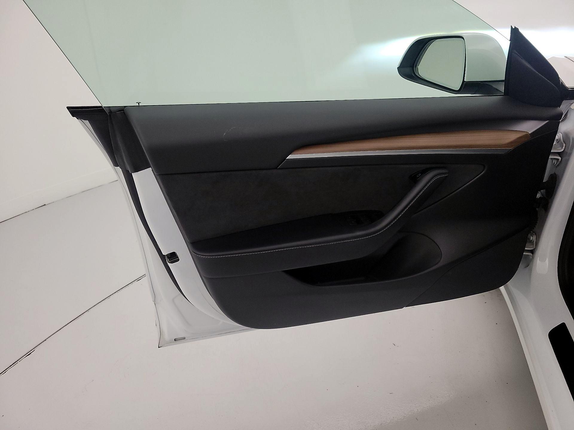 Thumbnail: 2022 Tesla Model 3 - 12