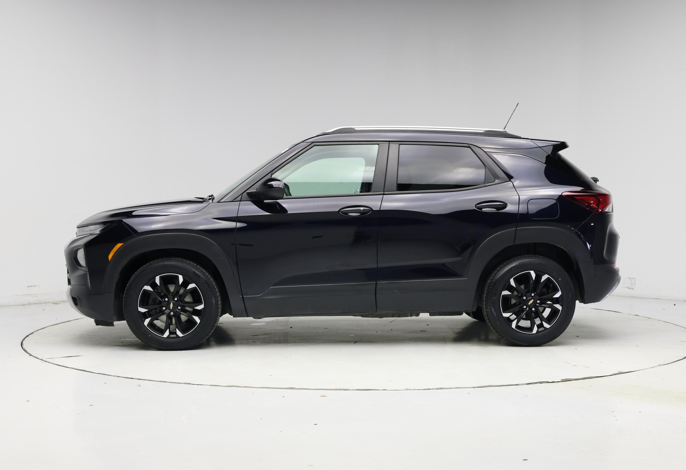Thumbnail: 2021 Chevrolet TrailBlazer - 3