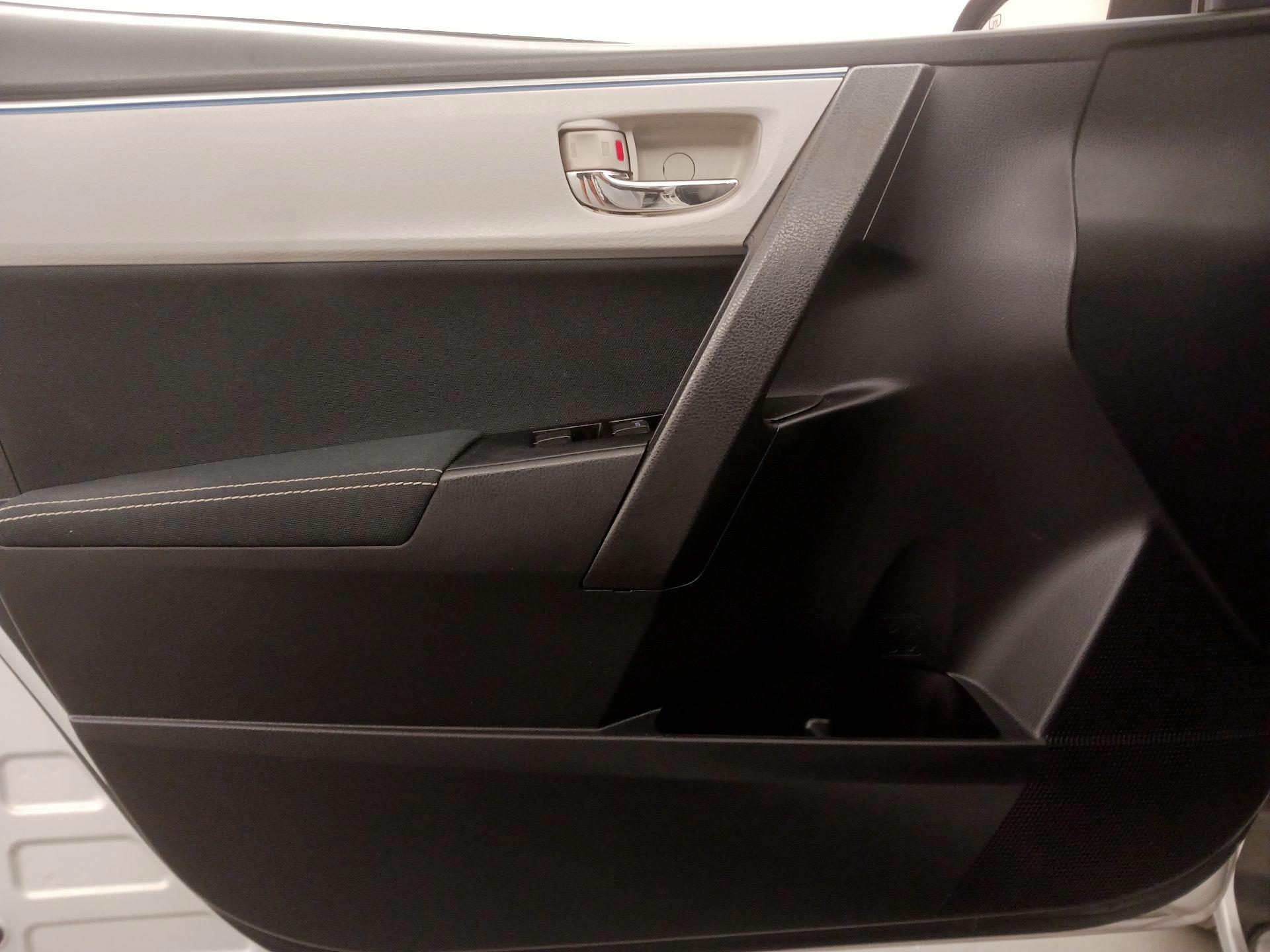 Thumbnail: 2015 Toyota Corolla - 12