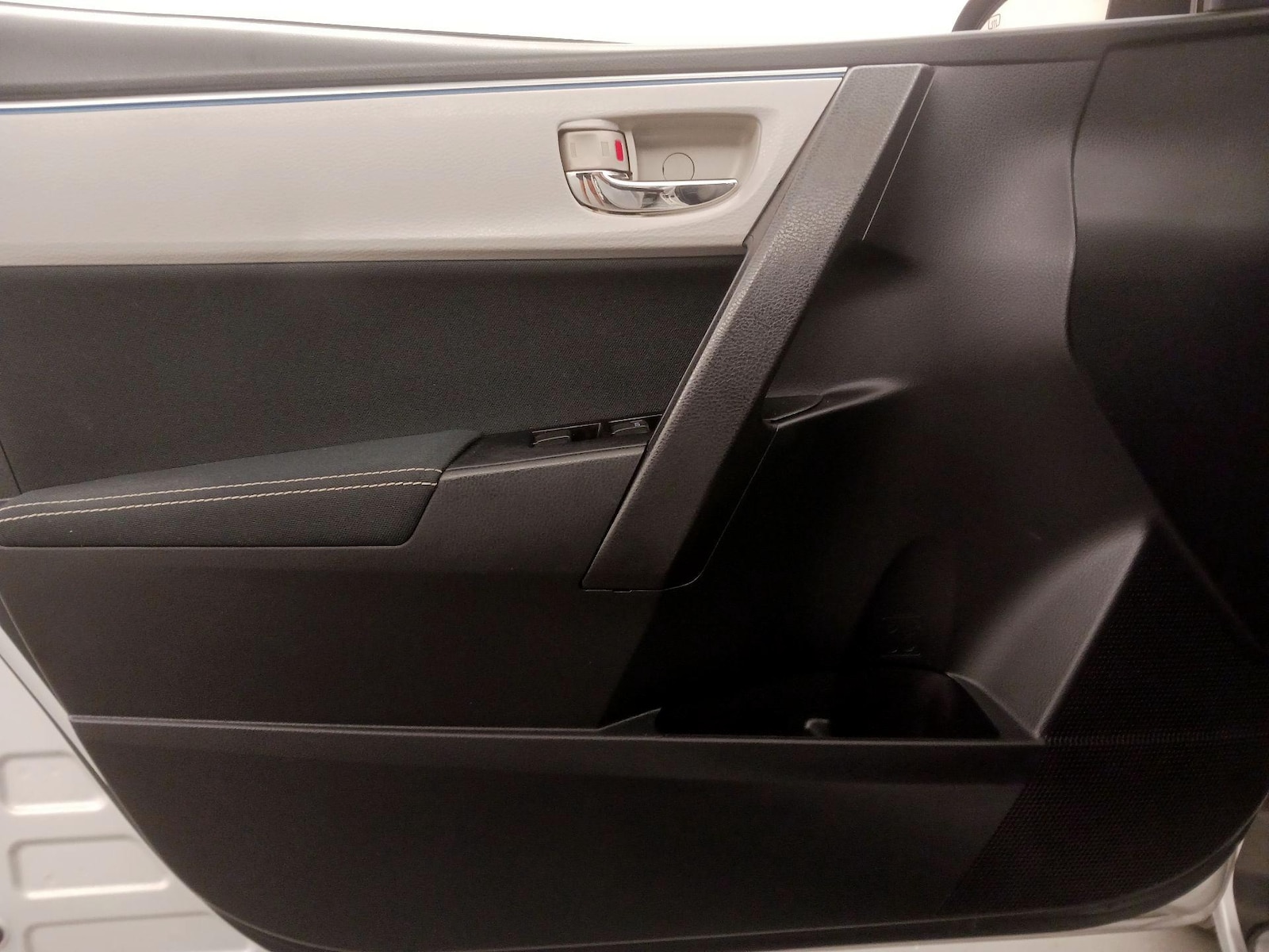 2015 Toyota Corolla LE - Photo 13