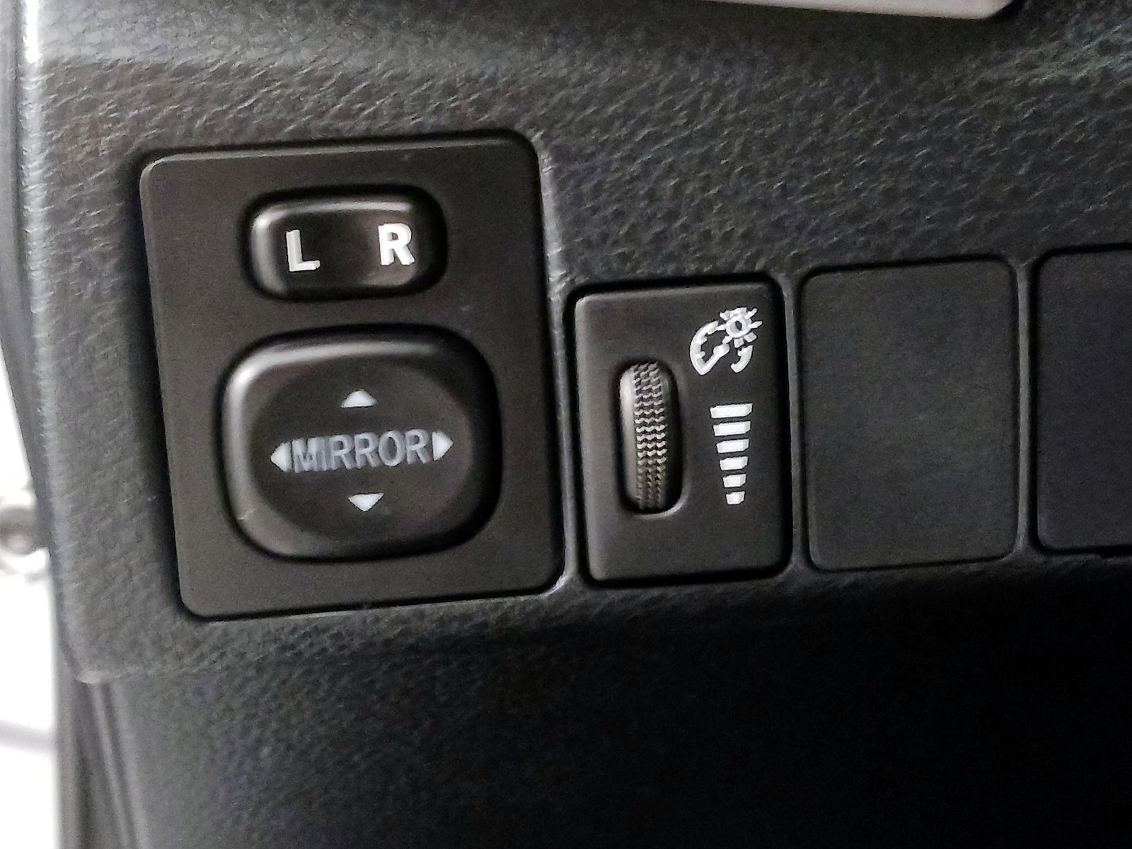 2015 Toyota Corolla LE - Photo 14