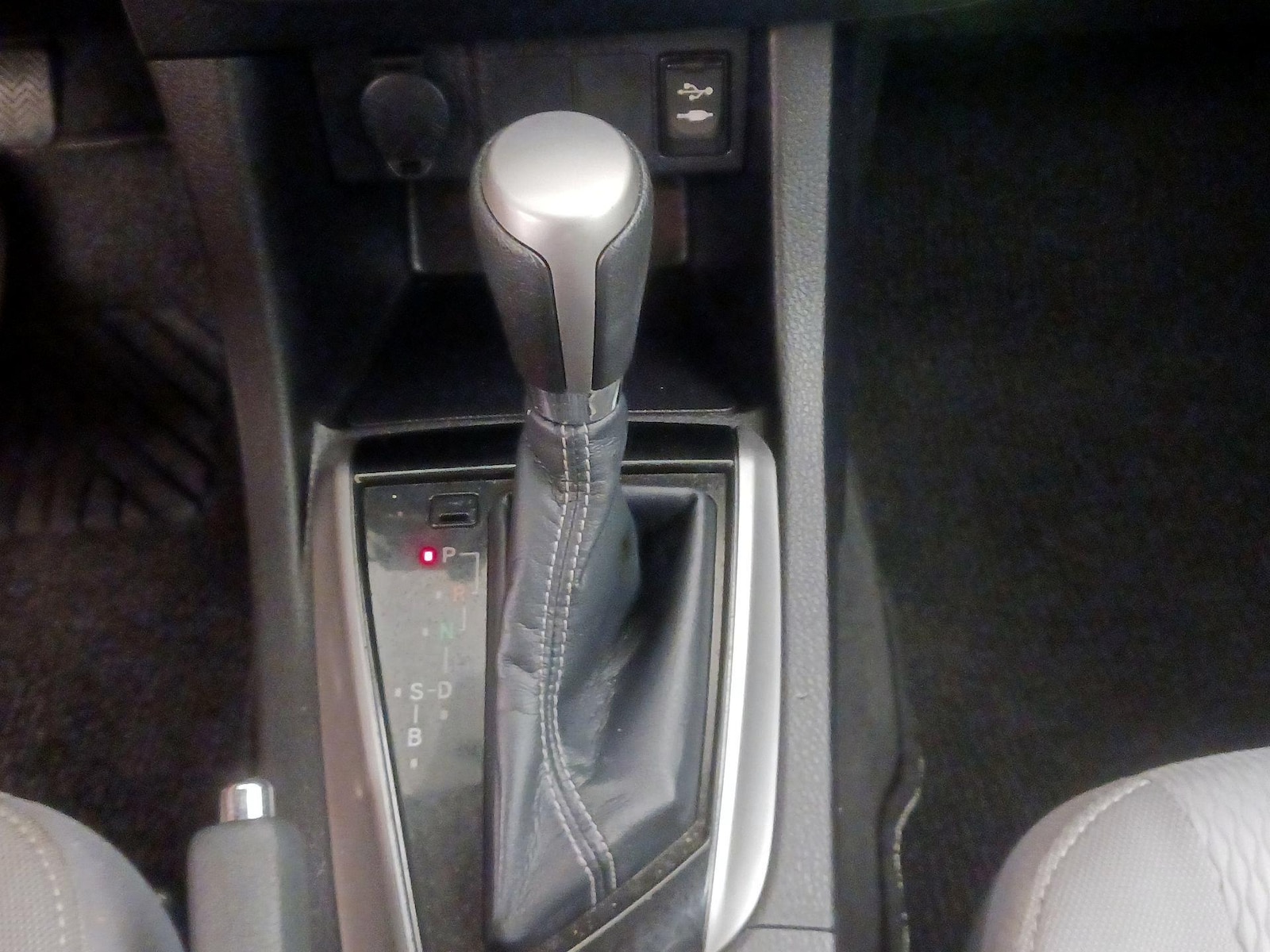 2015 Toyota Corolla LE - Photo 18