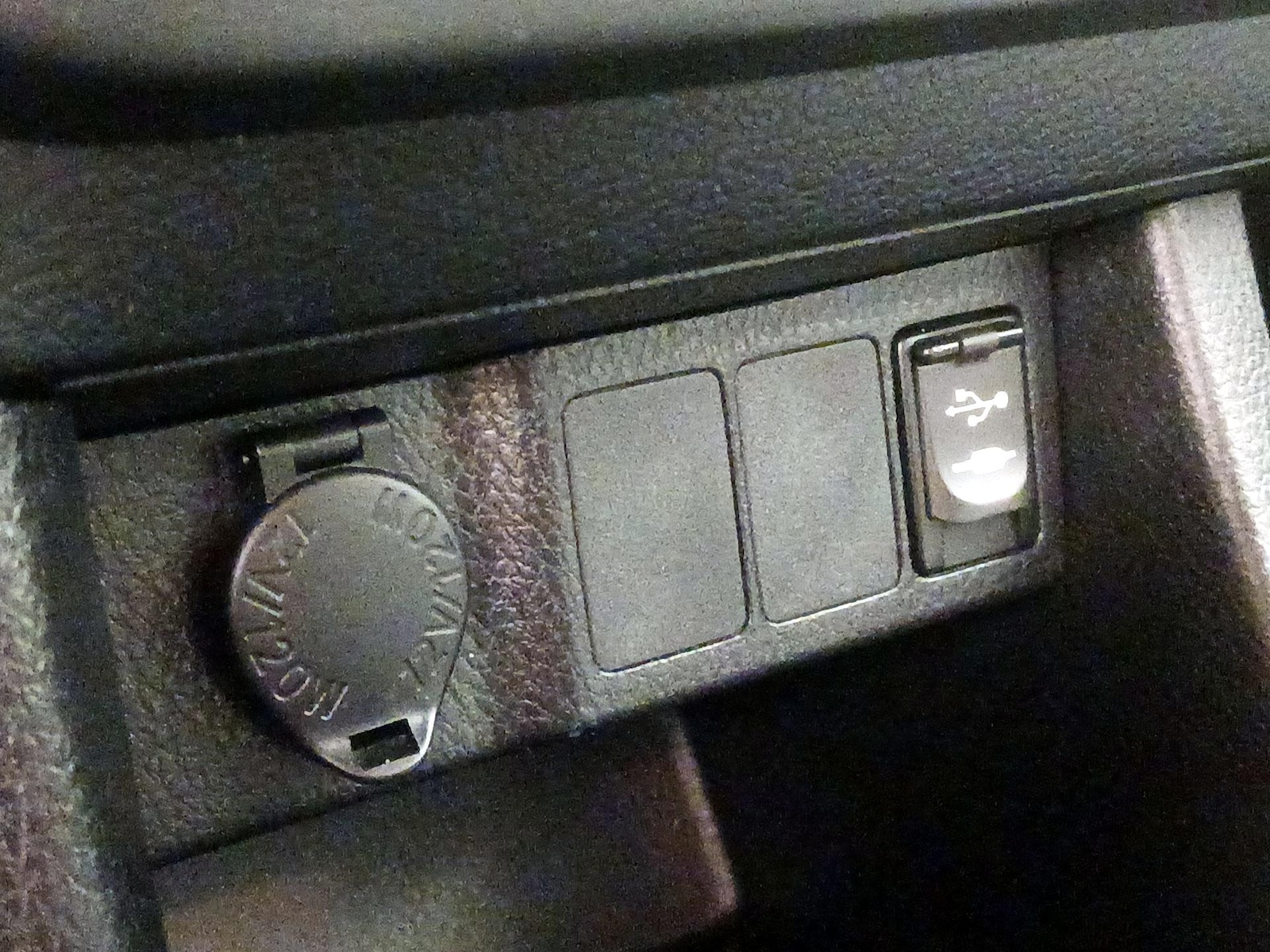 2015 Toyota Corolla LE - Photo 19