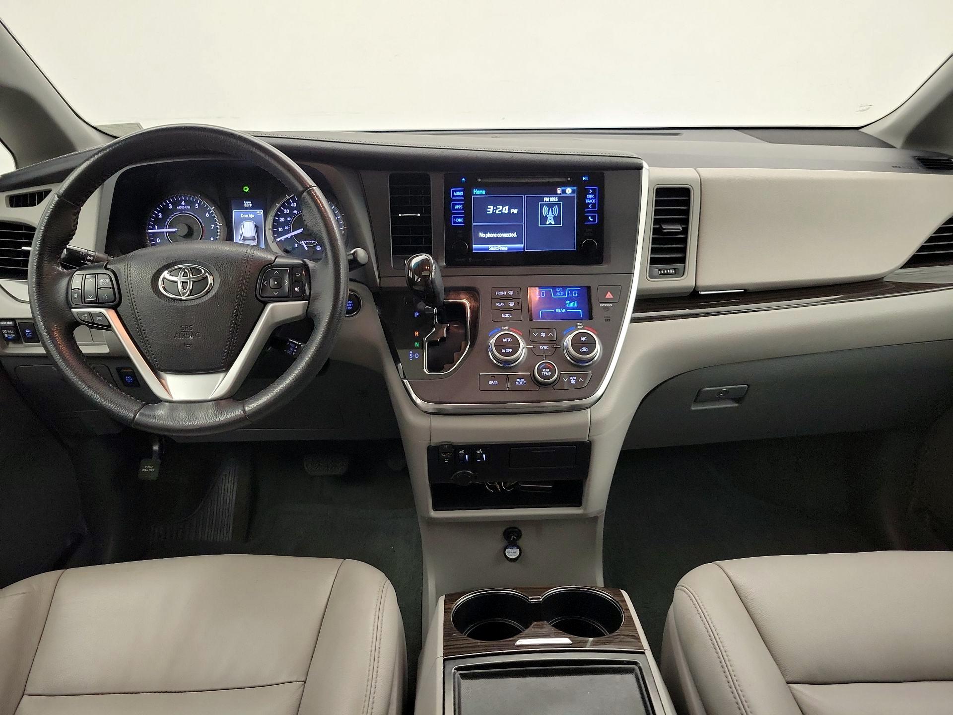 Thumbnail: 2017 Toyota Sienna - 9