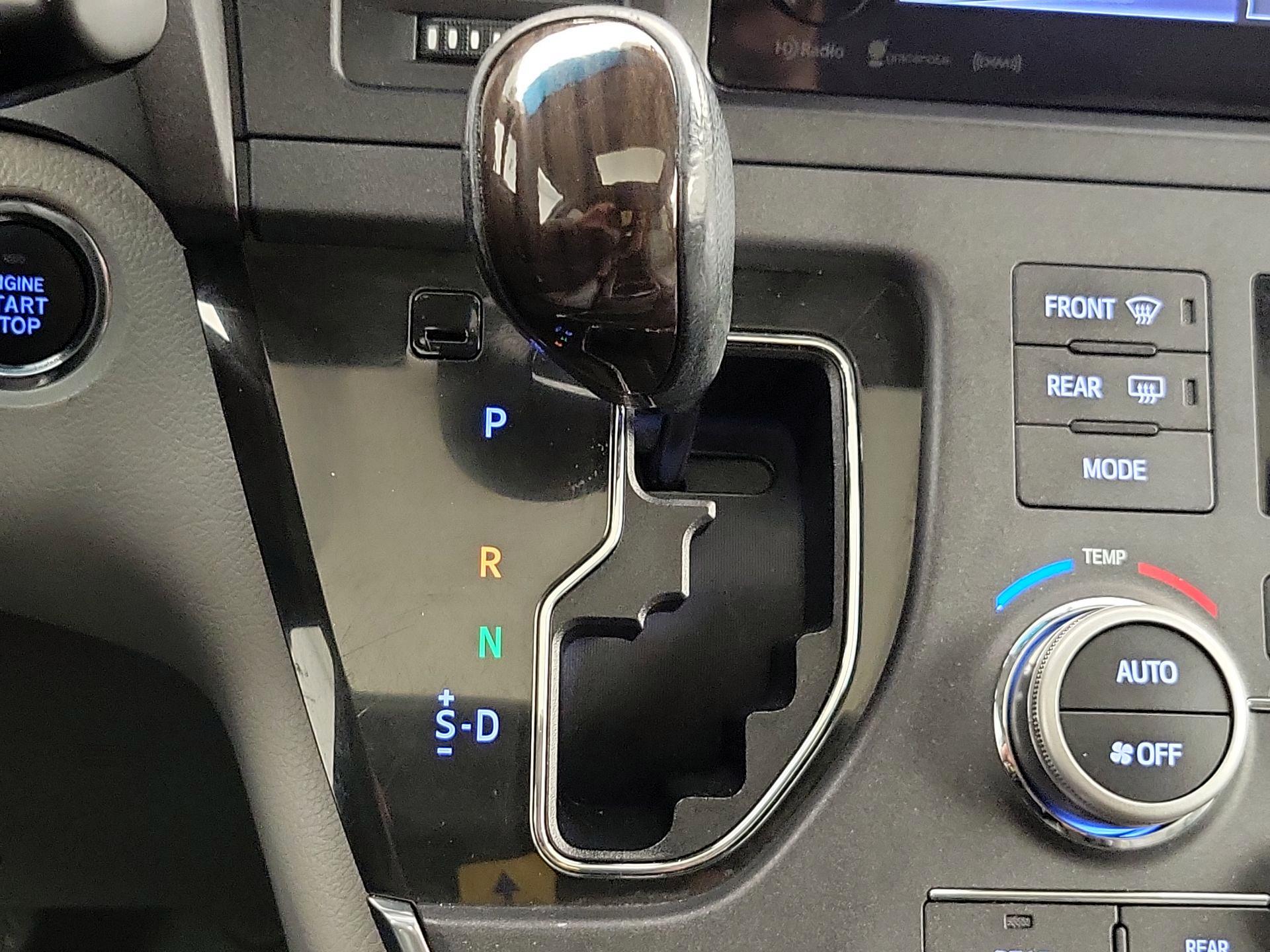 Thumbnail: 2017 Toyota Sienna - 17