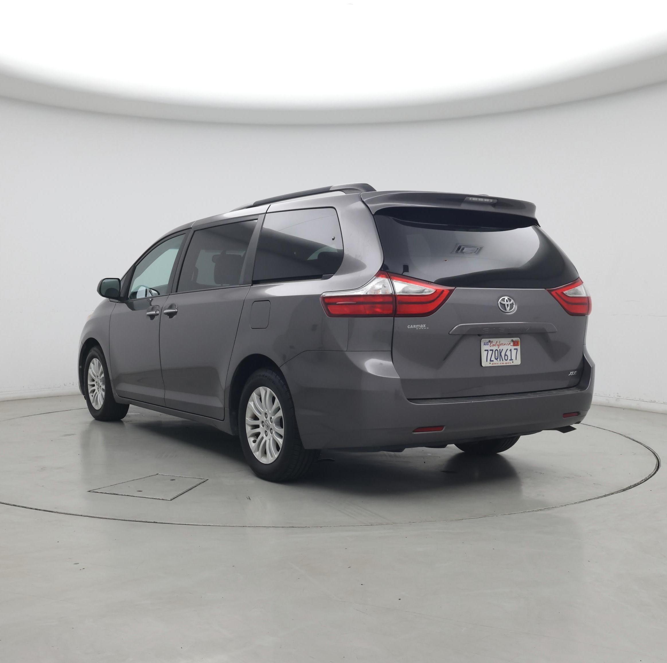 Thumbnail: 2017 Toyota Sienna - 2