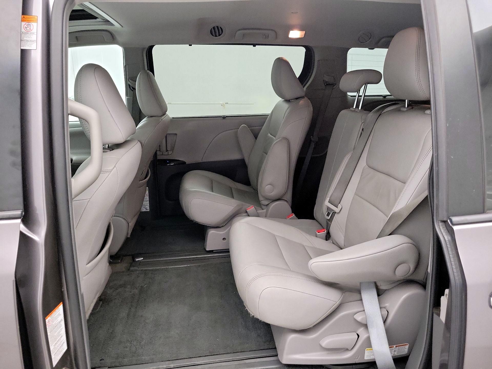 Thumbnail: 2017 Toyota Sienna - 20