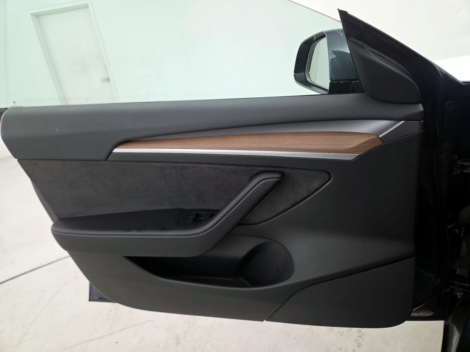 Thumbnail: 2023 Tesla Model 3 - 12