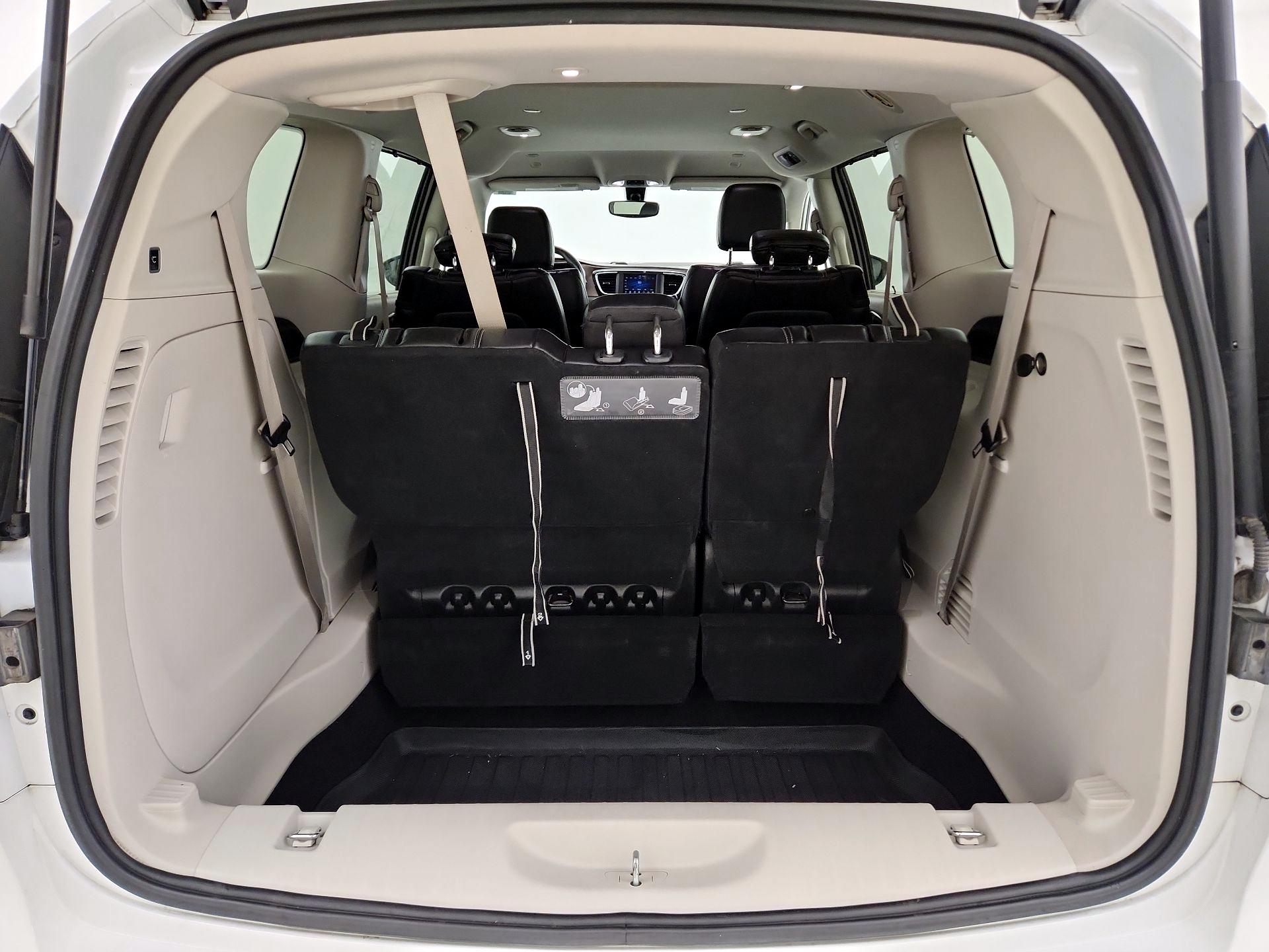 Thumbnail: 2021 Chrysler Voyager - 19