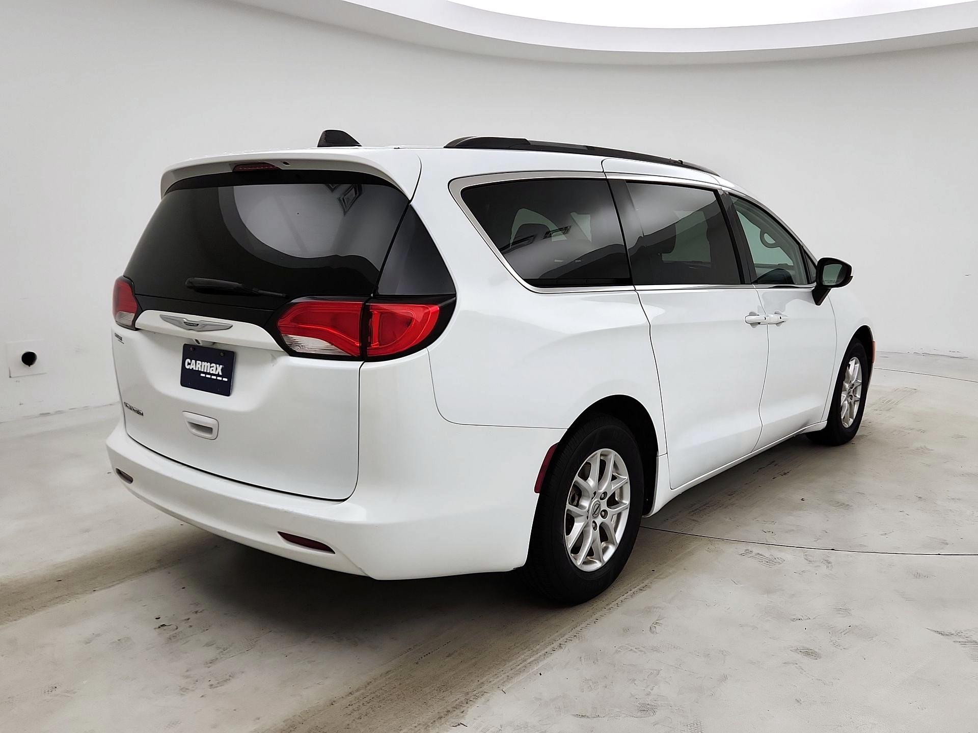 Thumbnail: 2021 Chrysler Voyager - 5