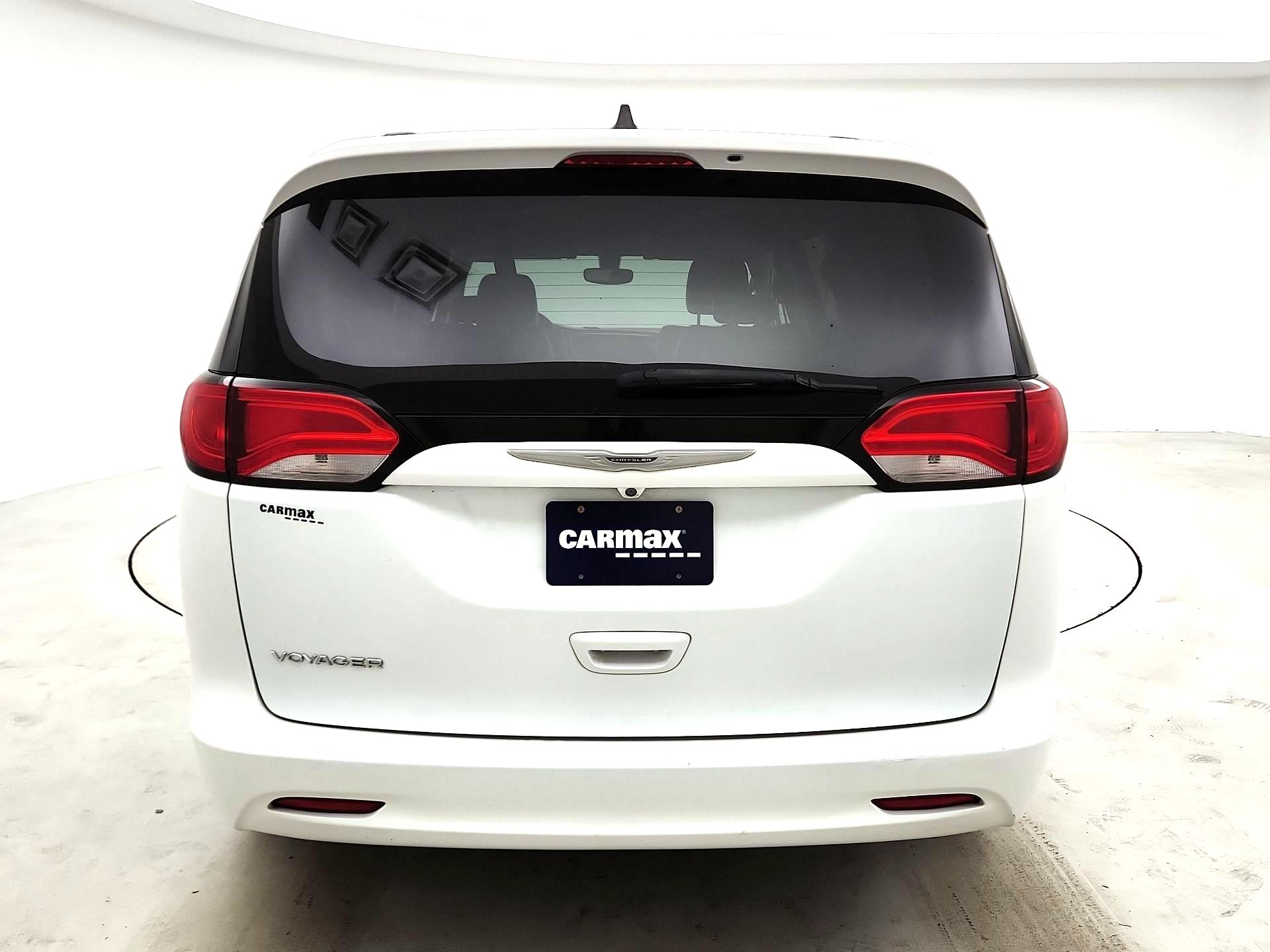 Thumbnail: 2021 Chrysler Voyager - 6