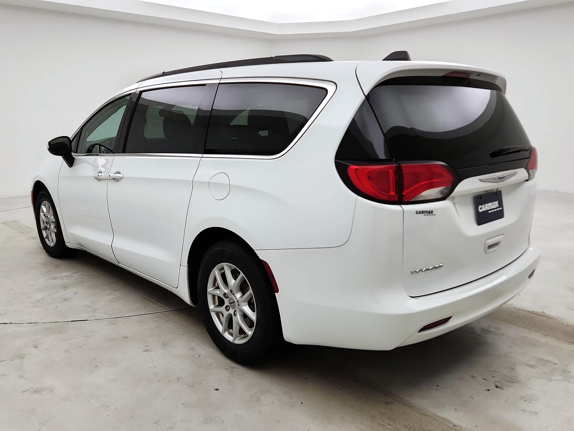 Thumbnail: 2021 Chrysler Voyager - 7