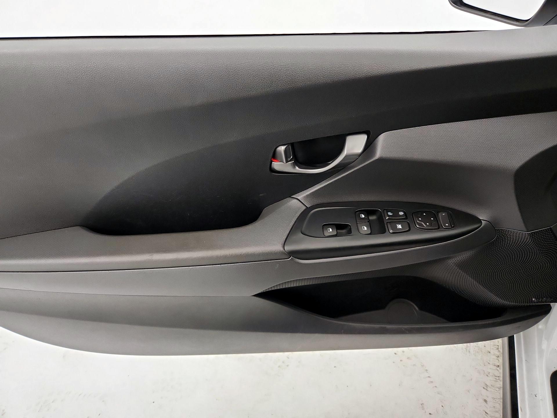 Thumbnail: 2020 Hyundai Veloster - 12