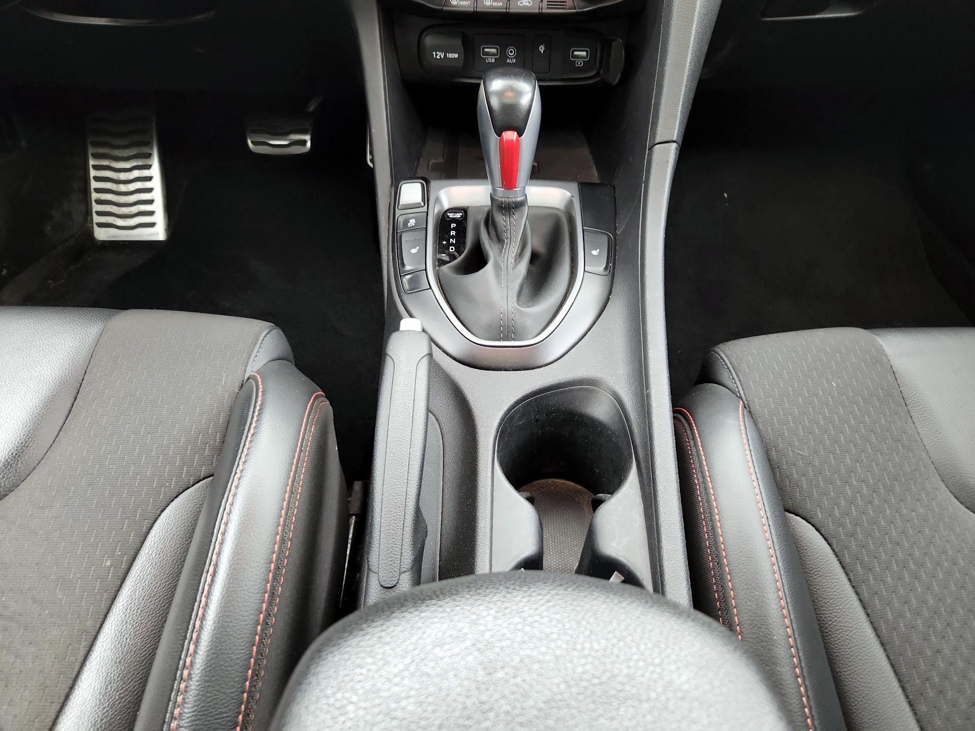 Thumbnail: 2020 Hyundai Veloster - 17