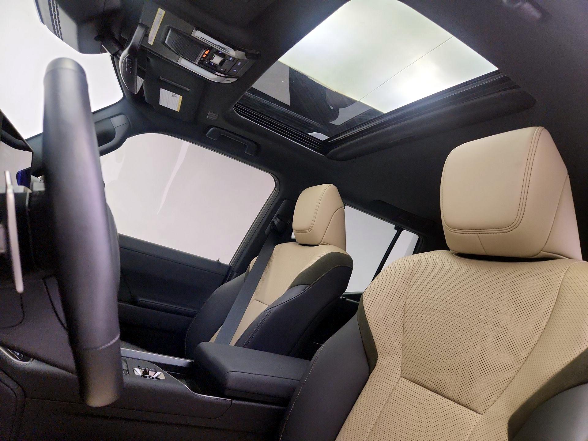 Thumbnail: 2024 Lexus GX - 19